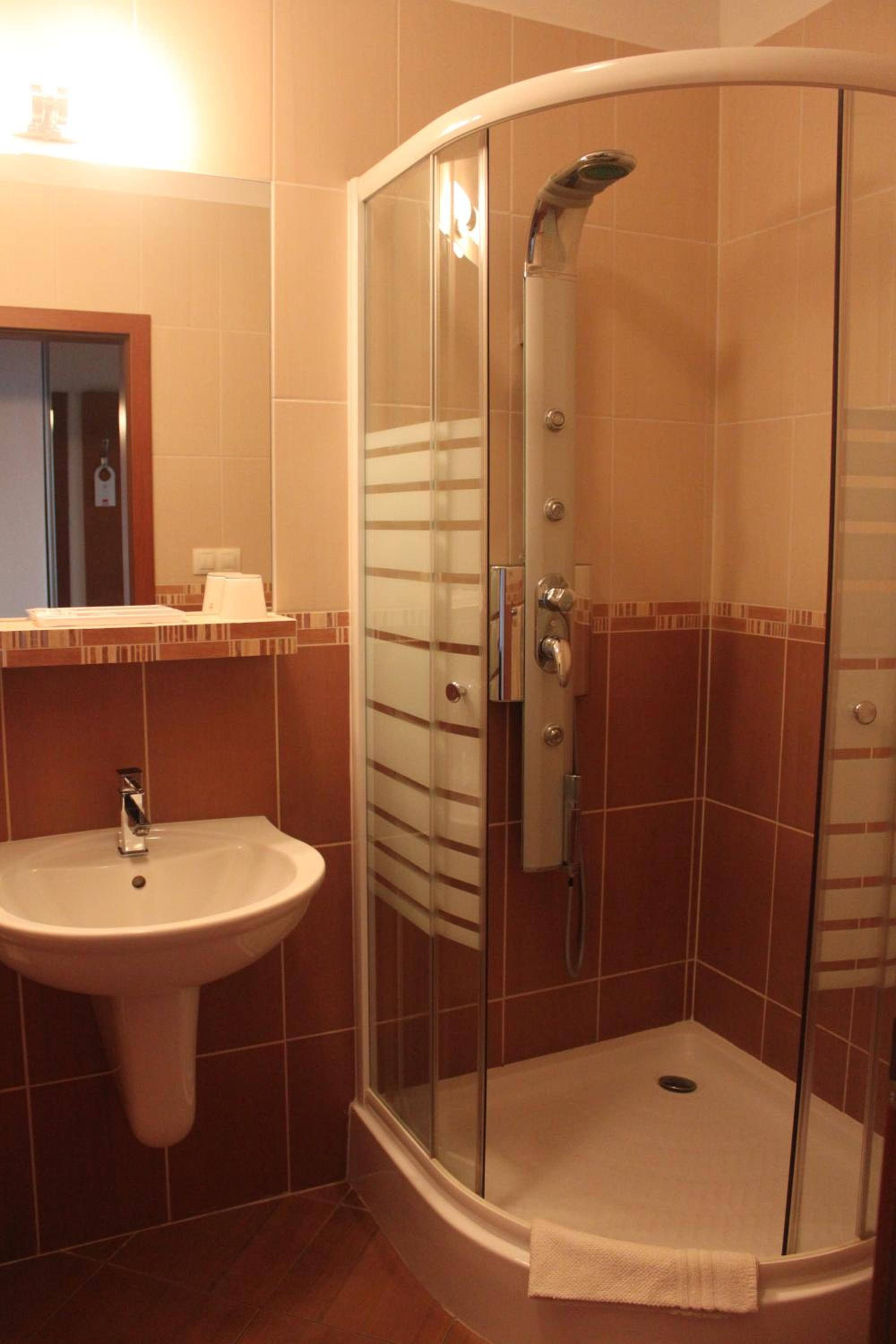Double or Twin Room - Photo 4