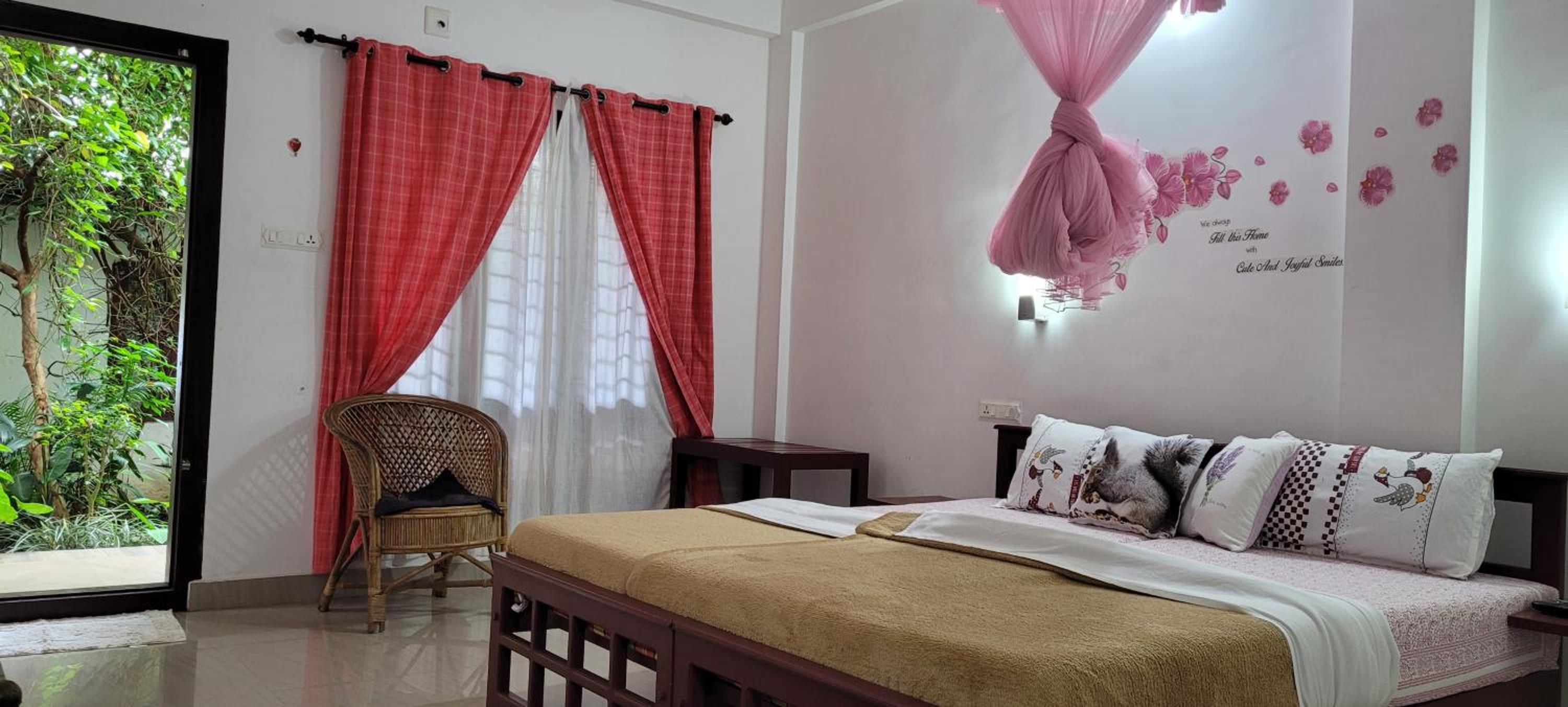 Large Double Room - Photo 6