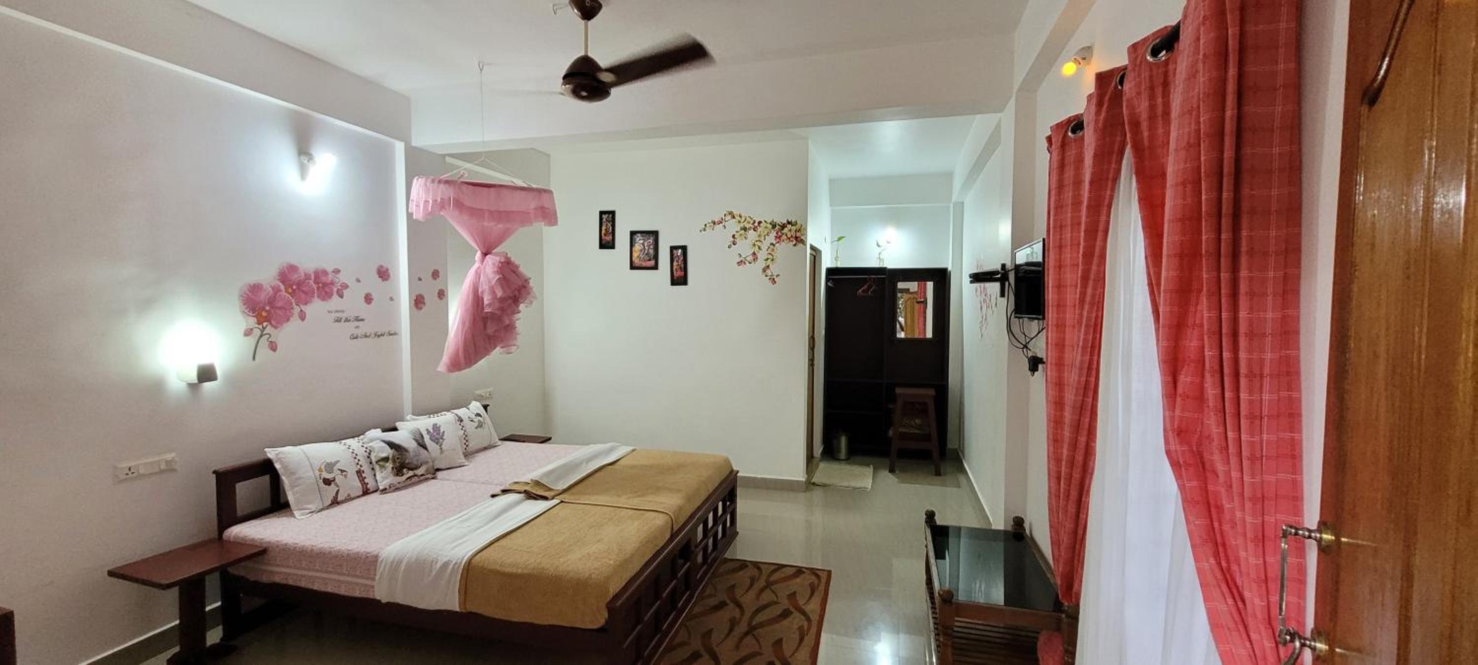 Large Double Room - Photo 1