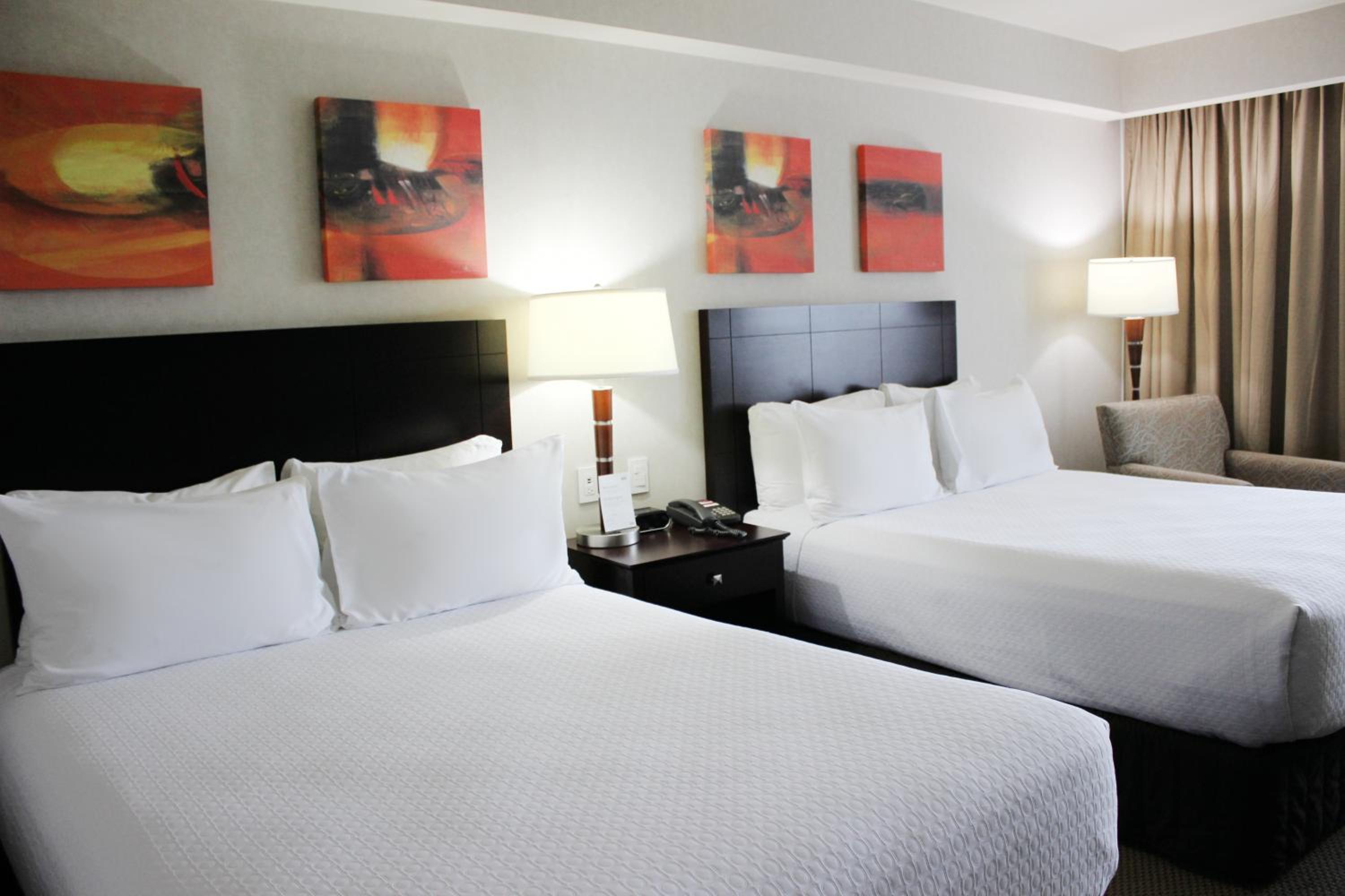 Standard Double Room with Two Double Beds - Disability Access - Photo 4