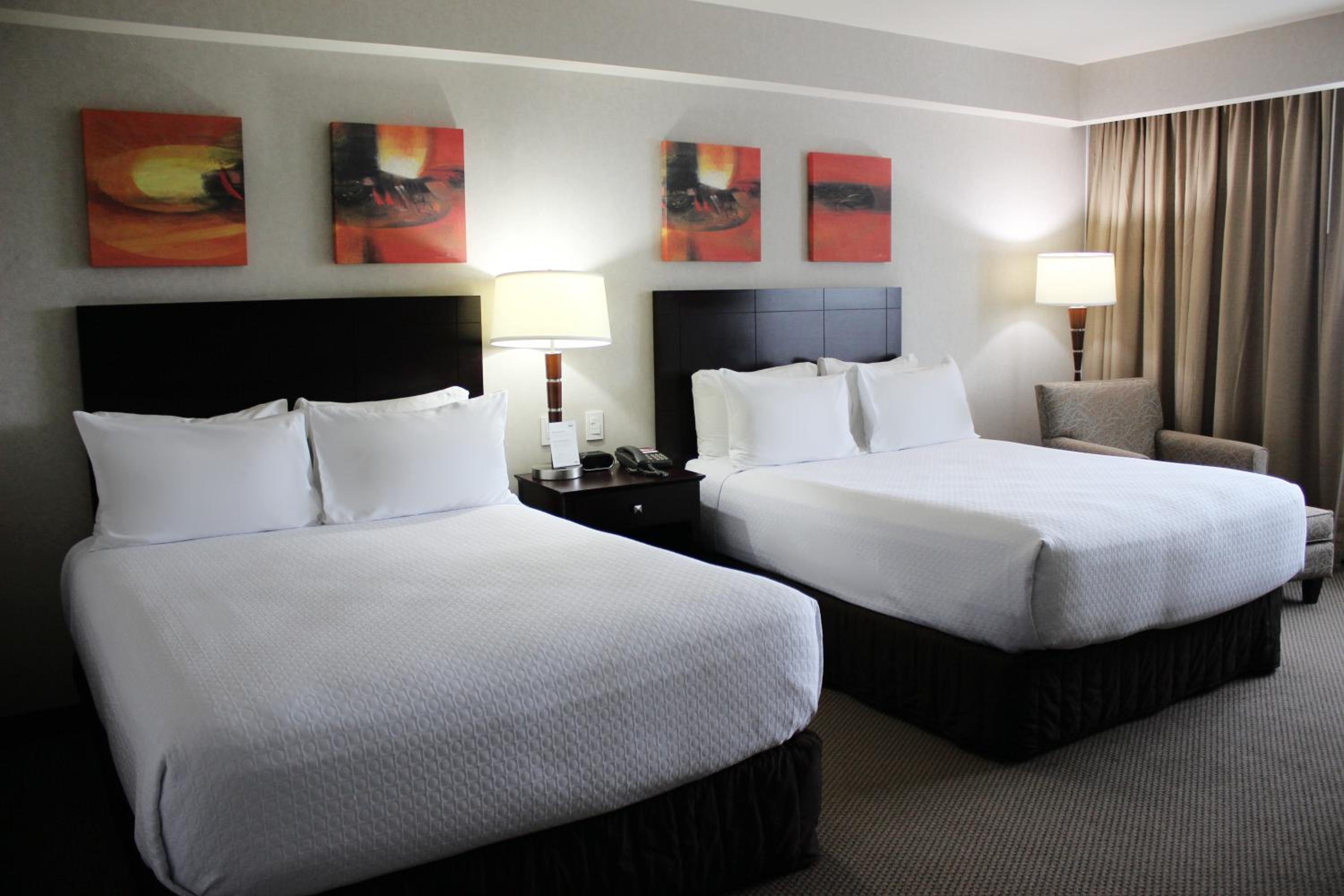 Standard Double Room with Two Double Beds - Disability Access - Photo 6