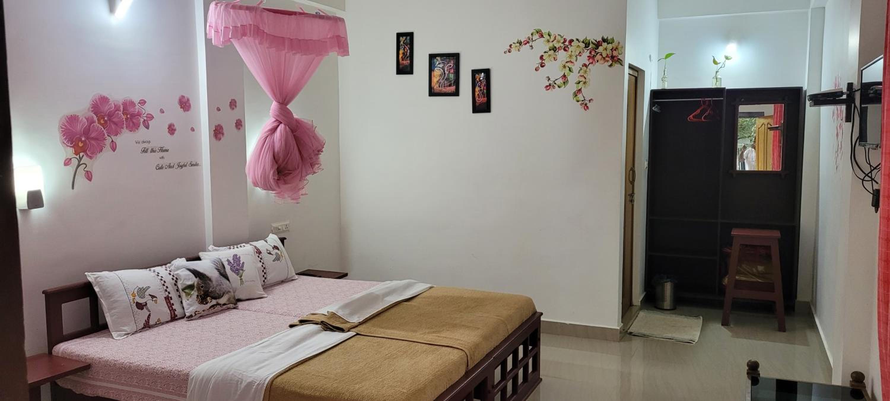 Large Double Room - Photo 3