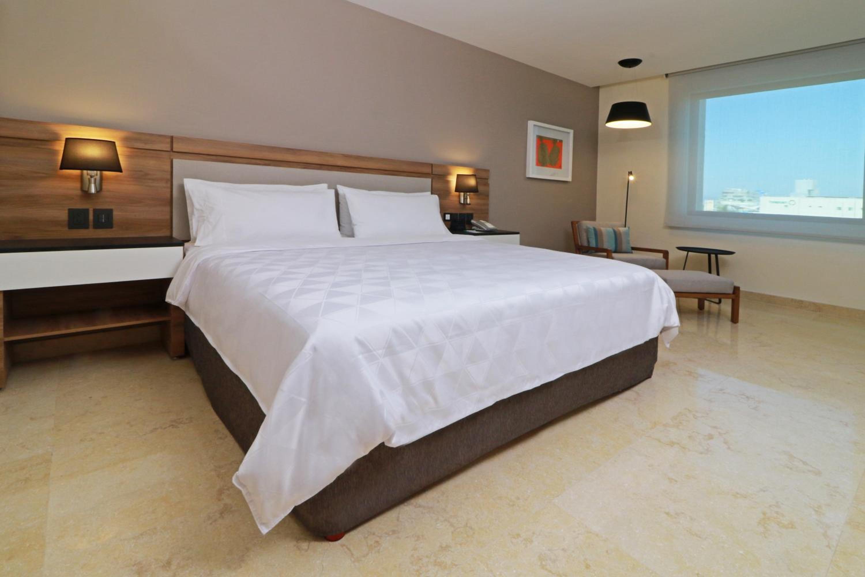 Standard King Room - Photo 2