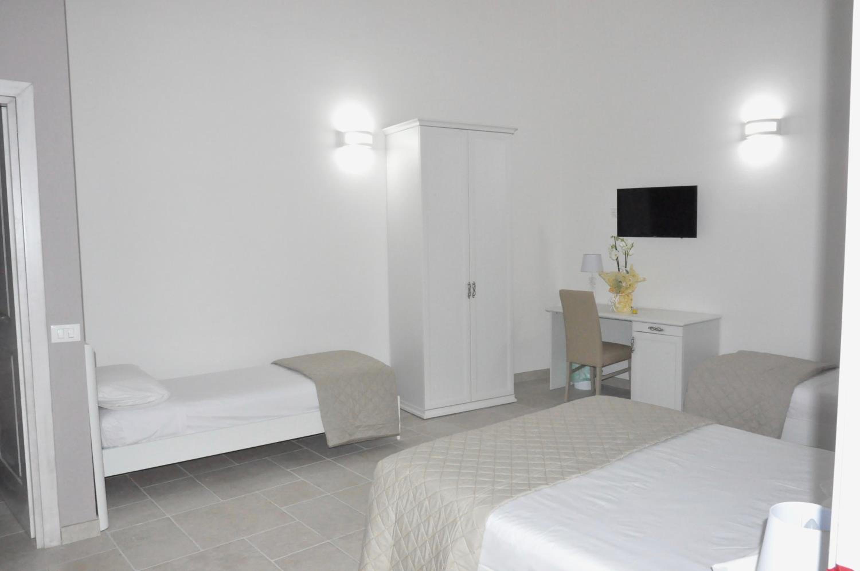 Classic Quadruple Room - Photo 3