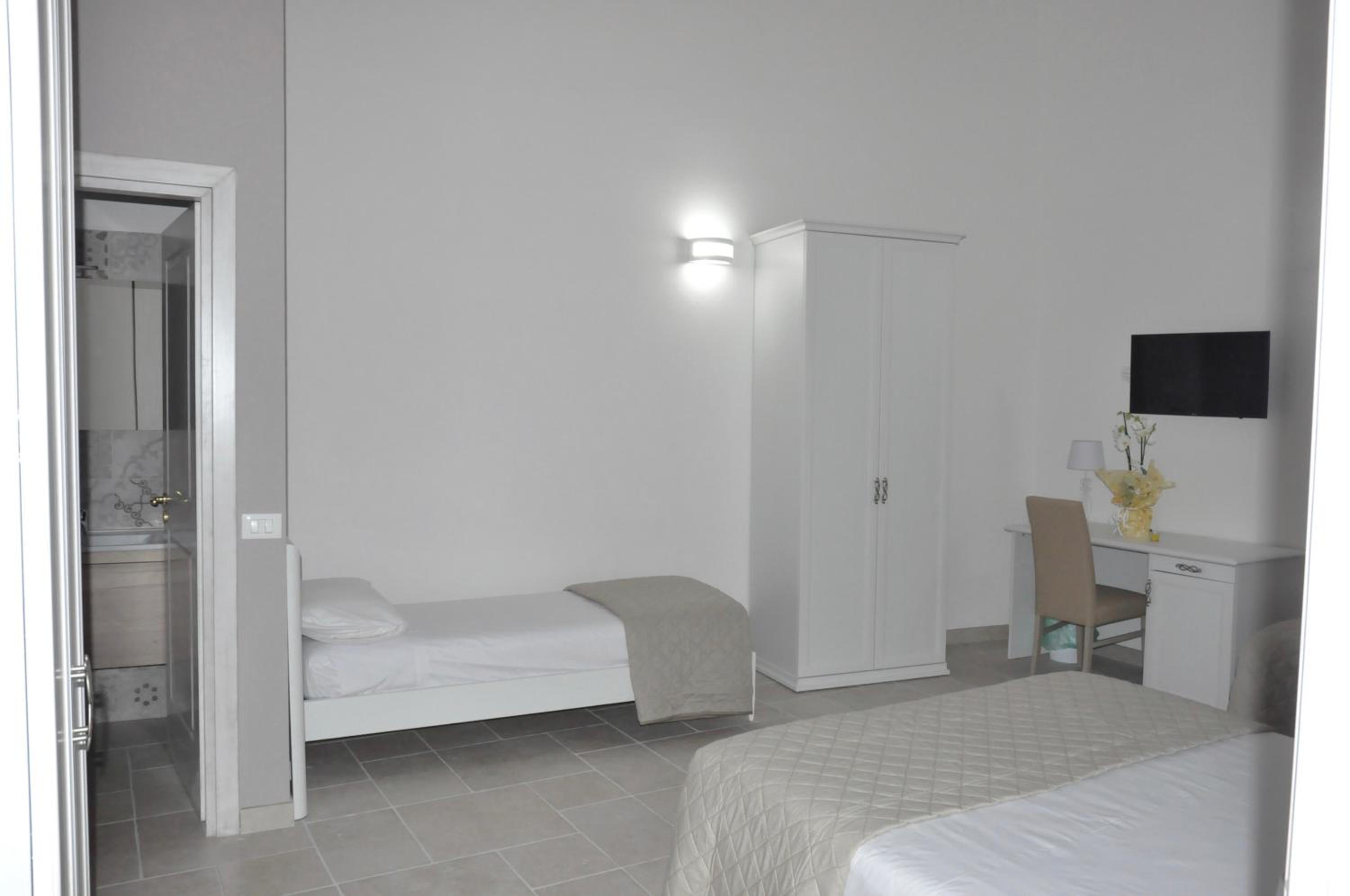 Classic Quadruple Room - Photo 4