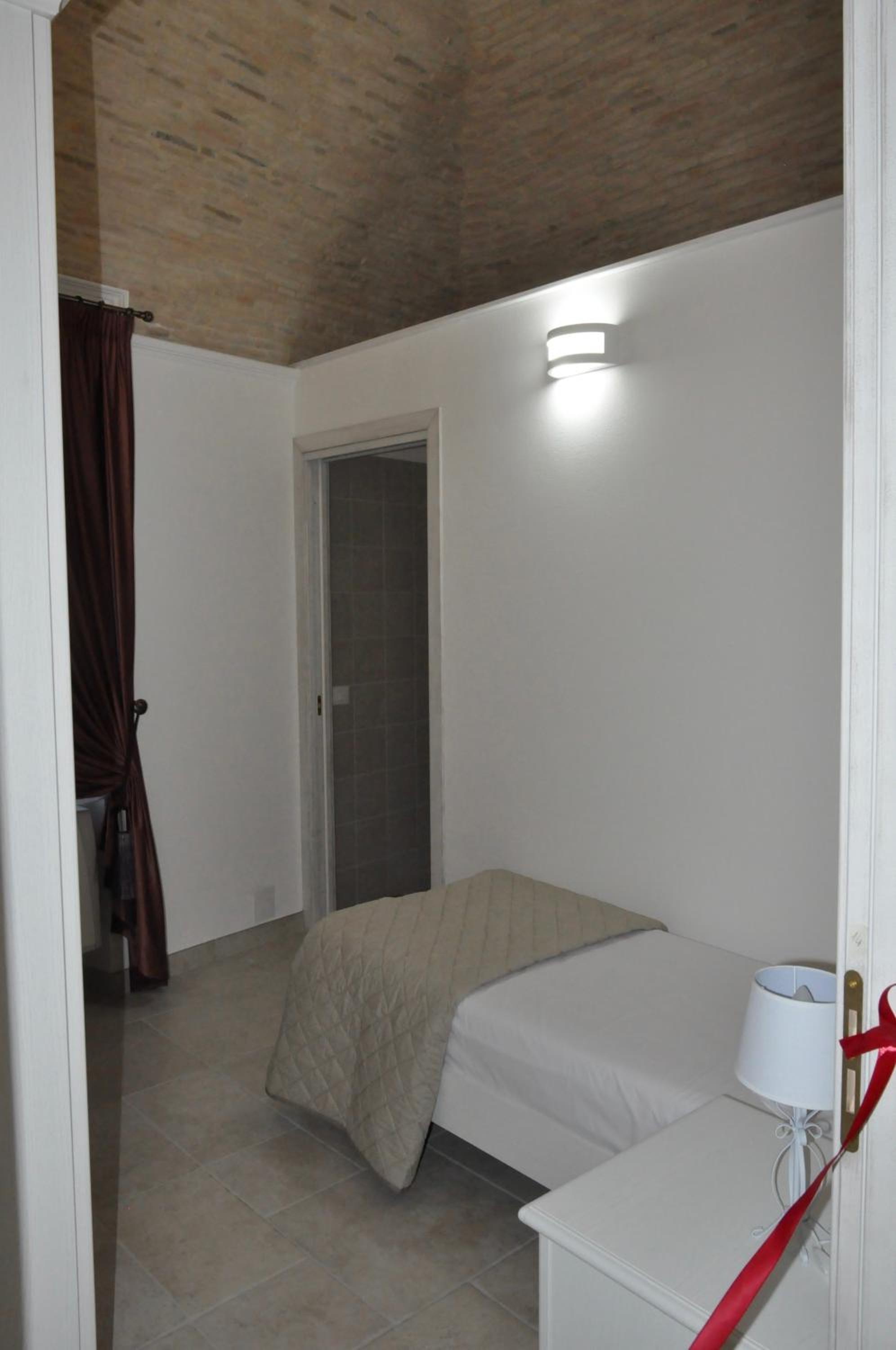 Single Room photo 2