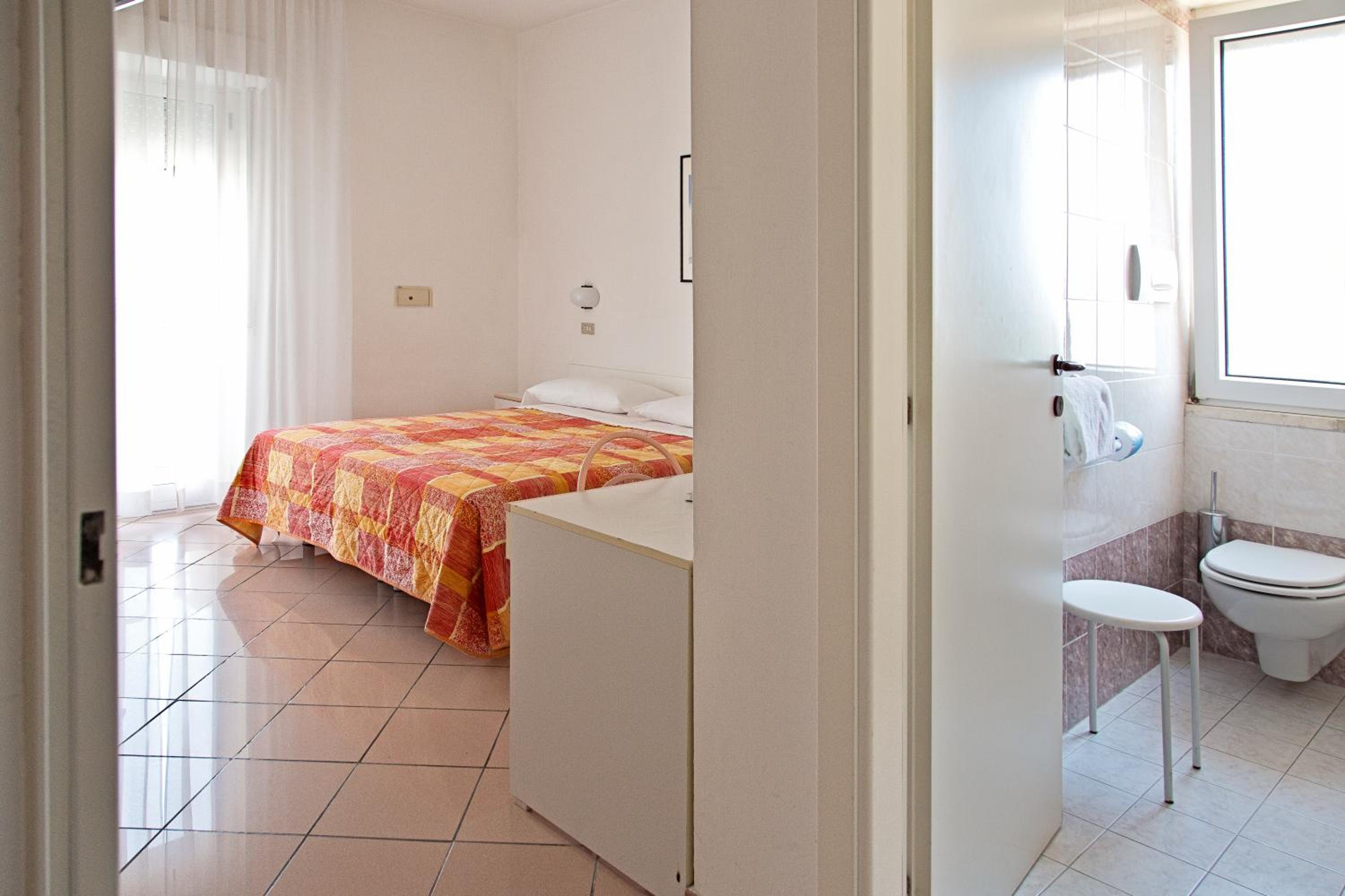 Double or Twin Room - Photo 11