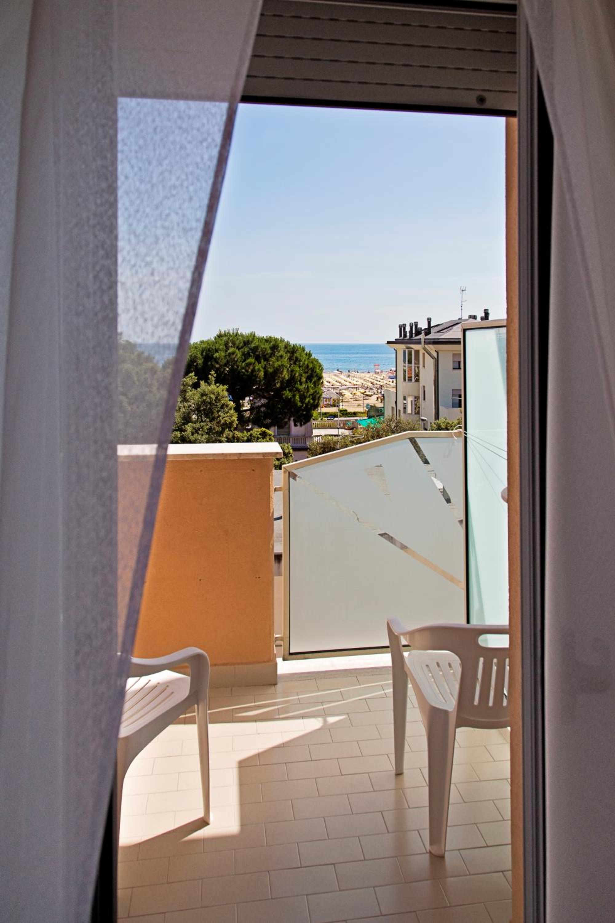 Double Room with Sea View - Photo 4