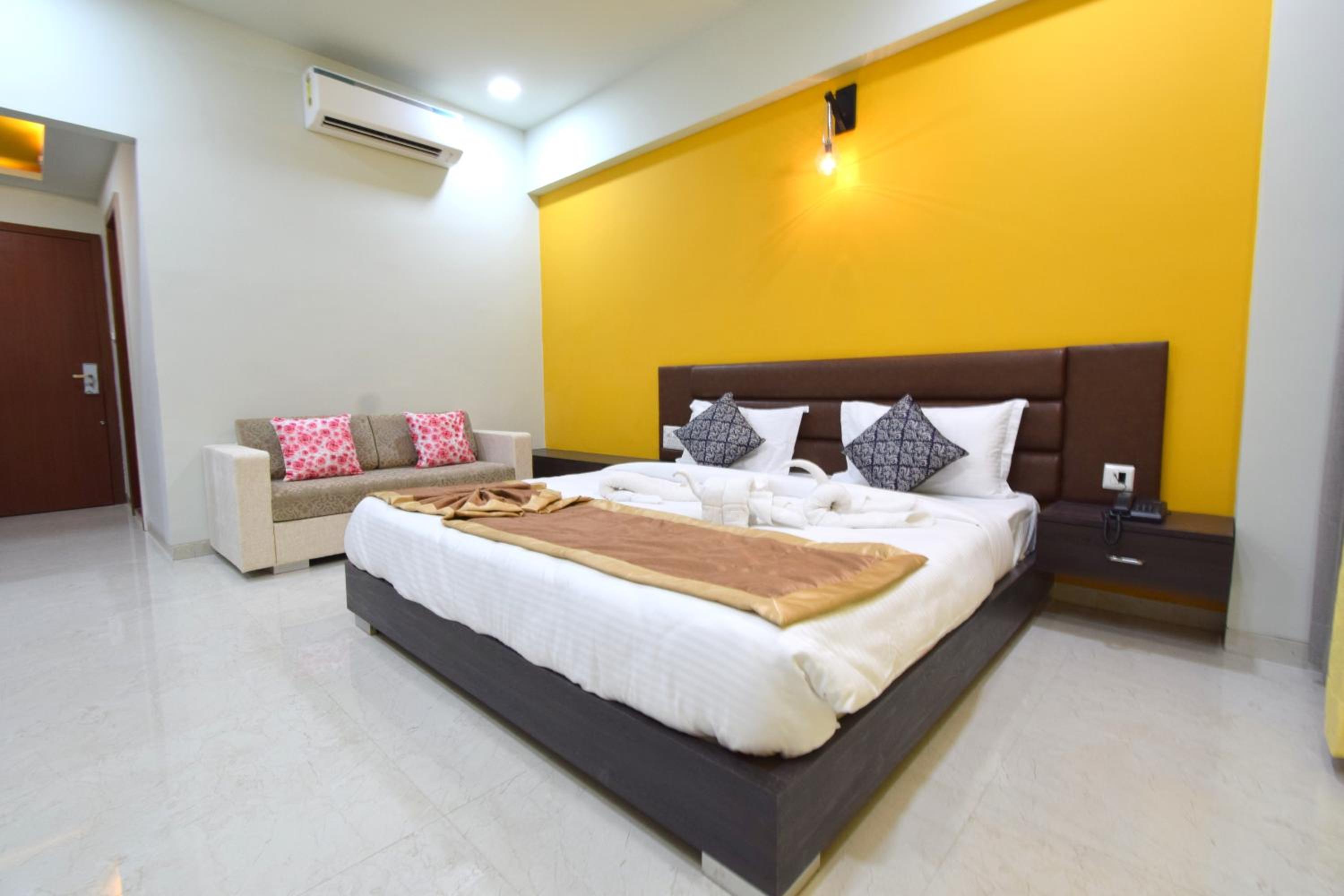 Deluxe King Room - Photo 38