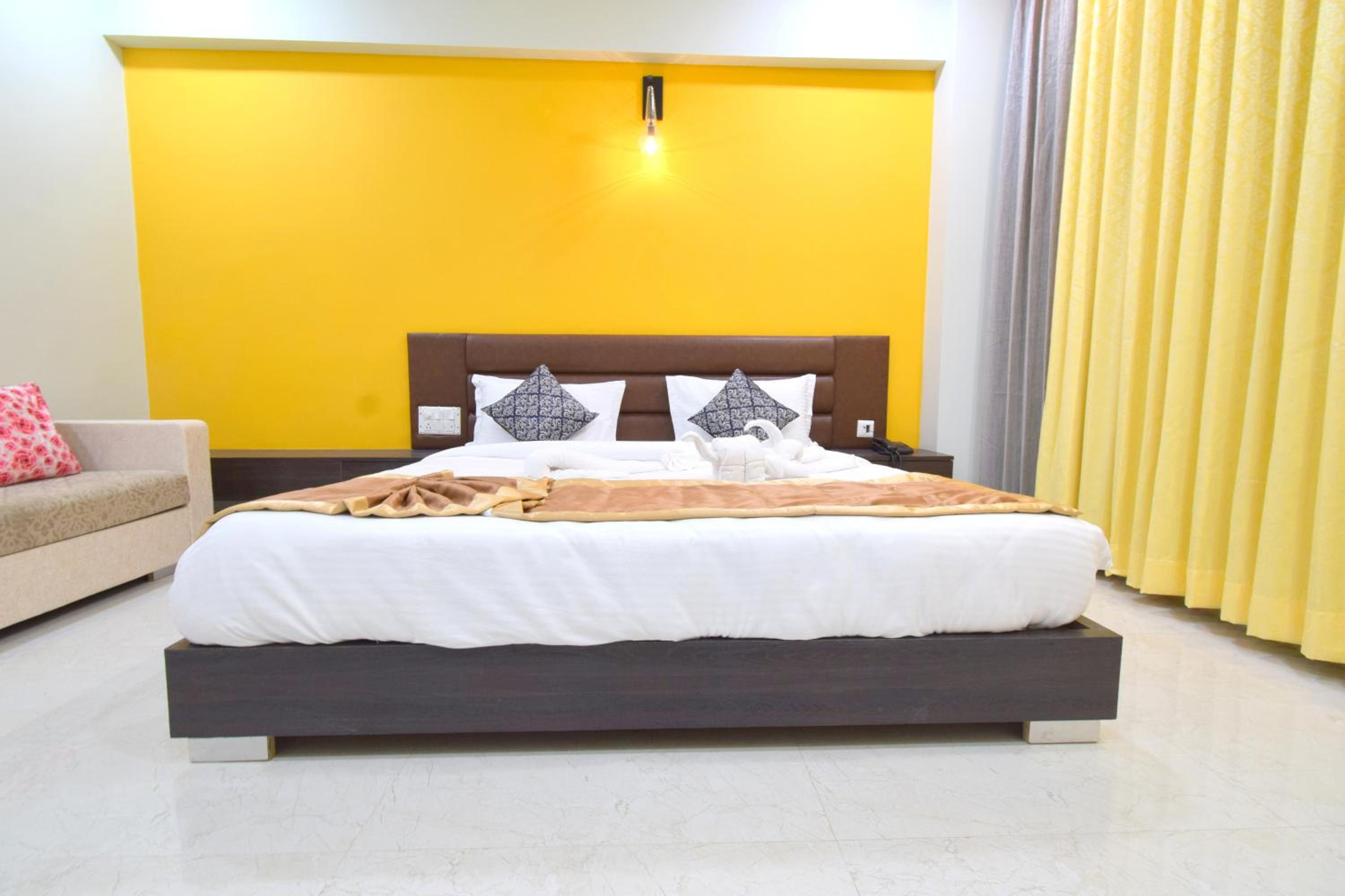 Deluxe King Room - Photo 34