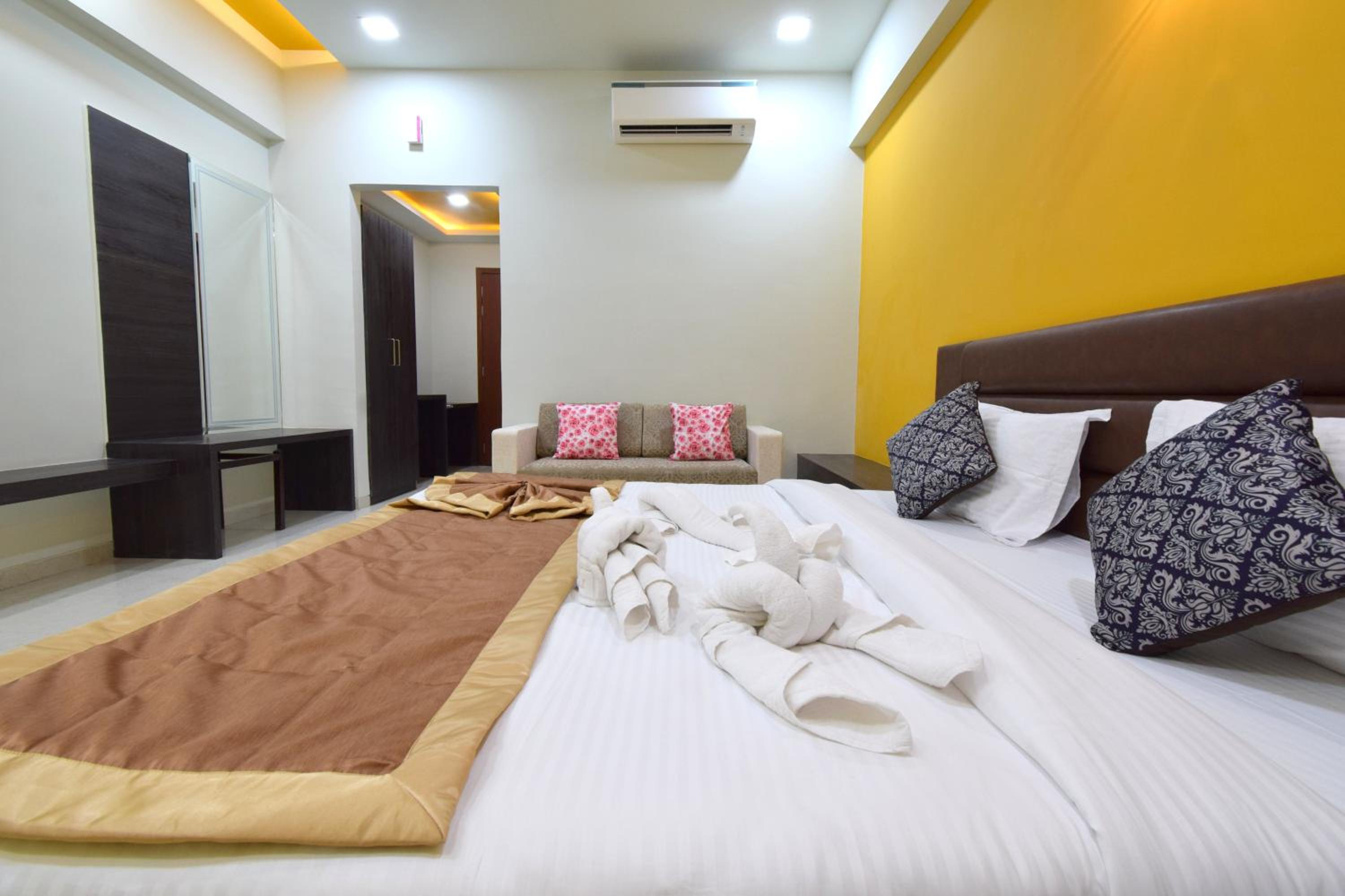 Deluxe King Room - Photo 31