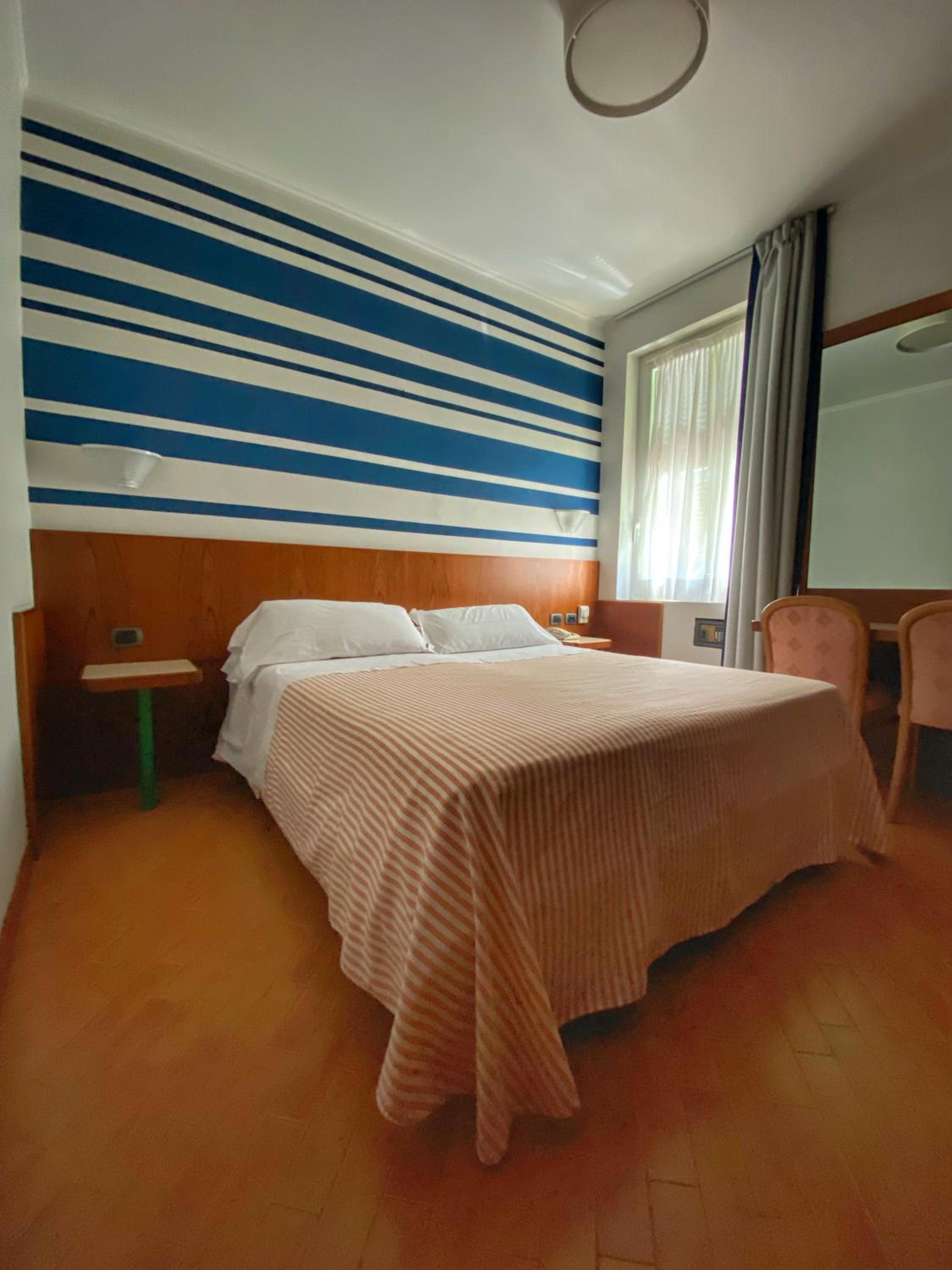 Double or Twin Room - Photo 4