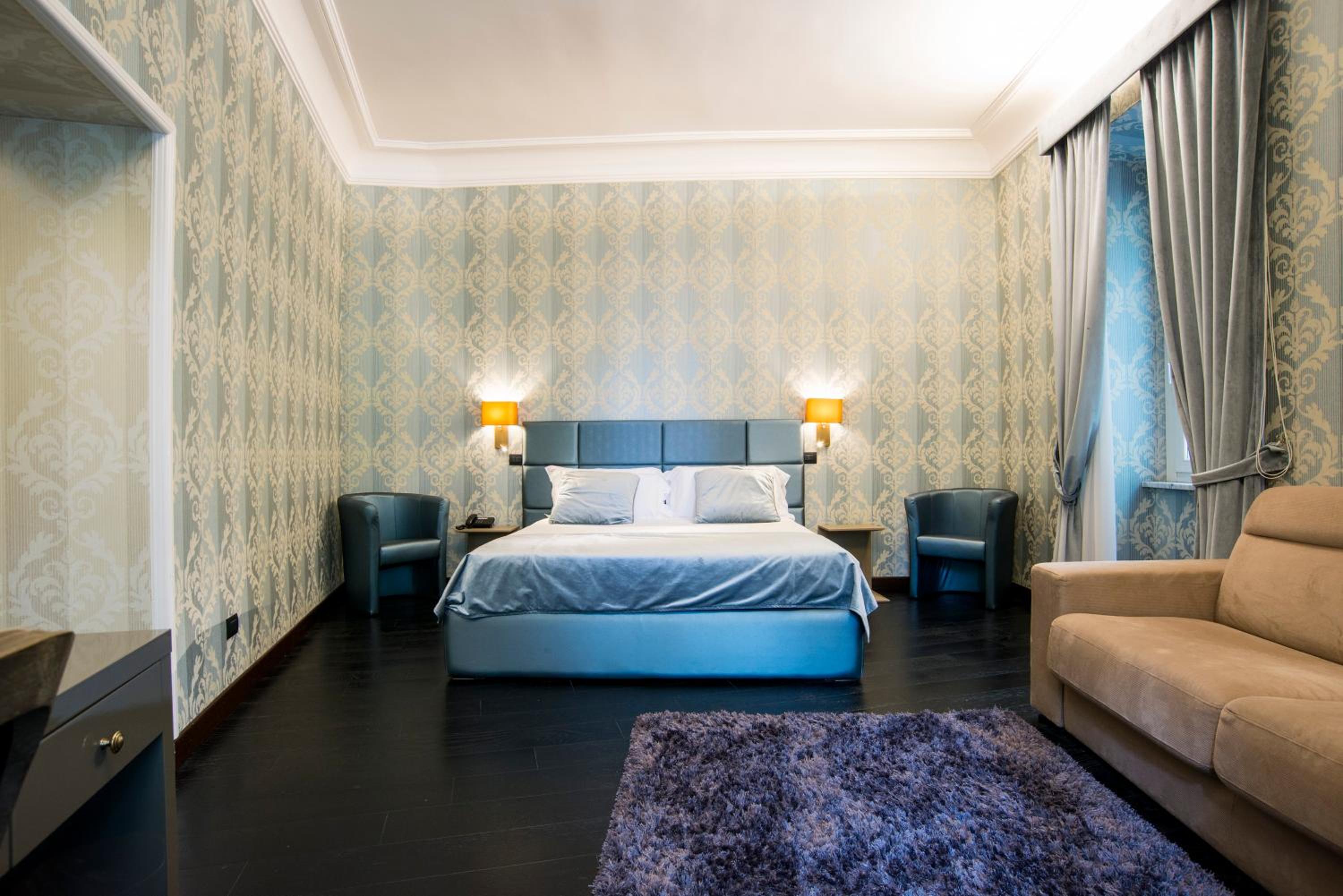 Deluxe Suite photo 1