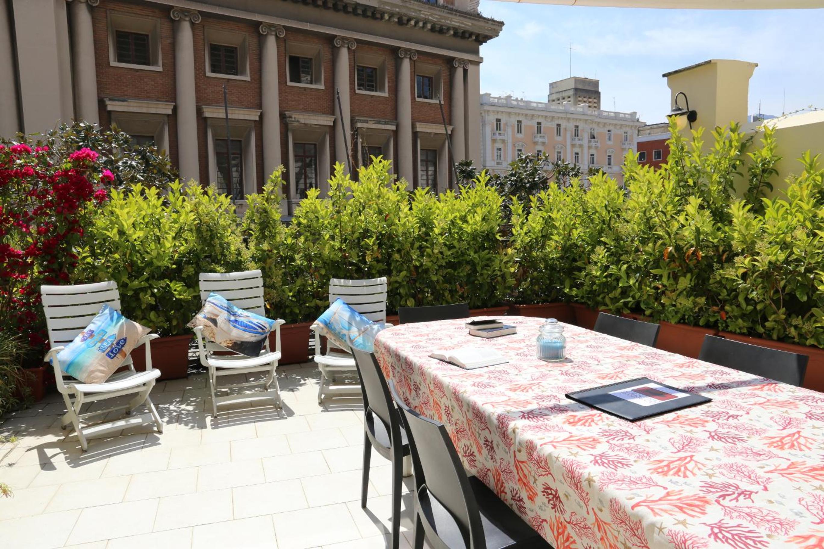 Family Room with Terrace photo 2