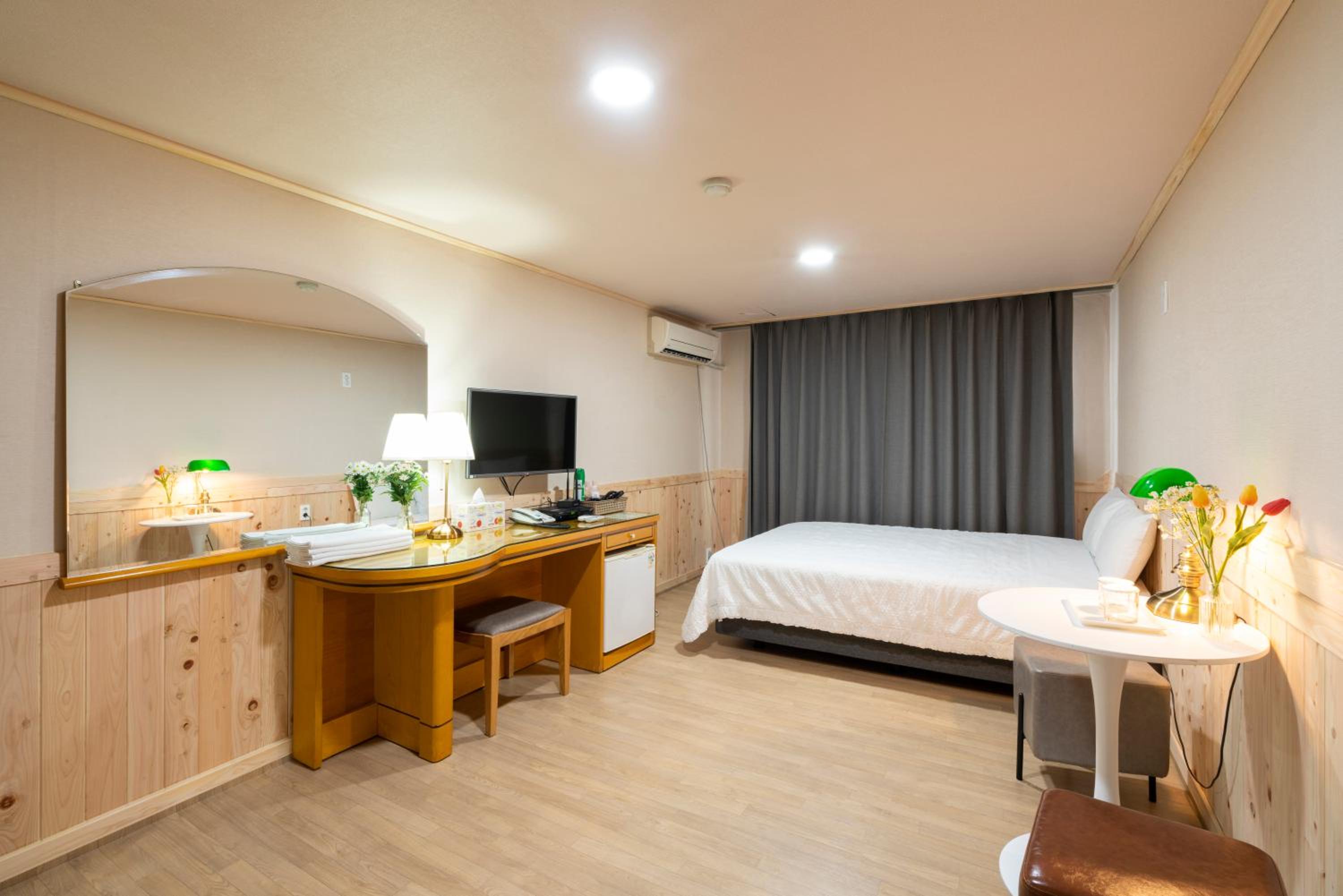 Standard Double Room - Photo 2