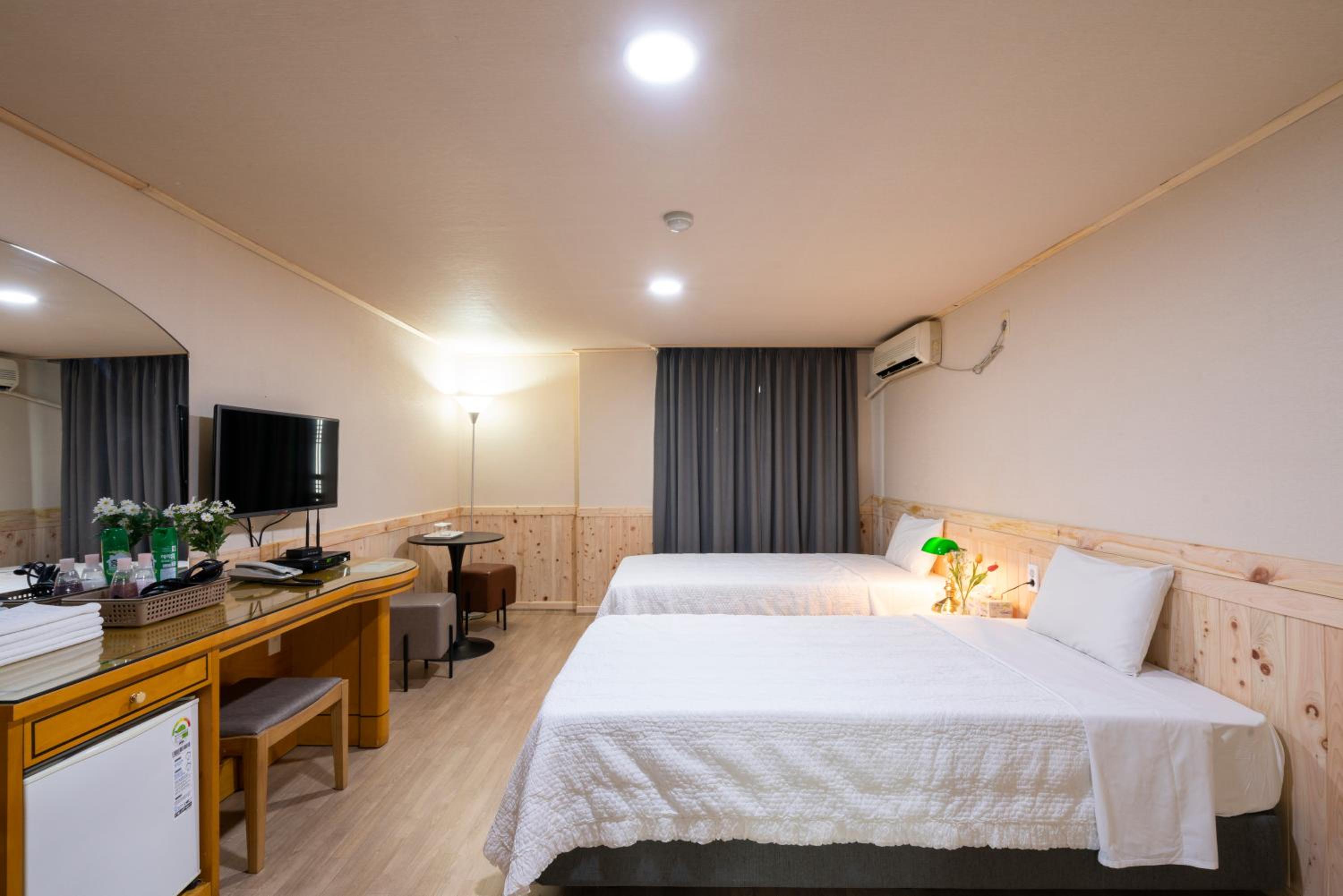 Twin Room - Photo 1