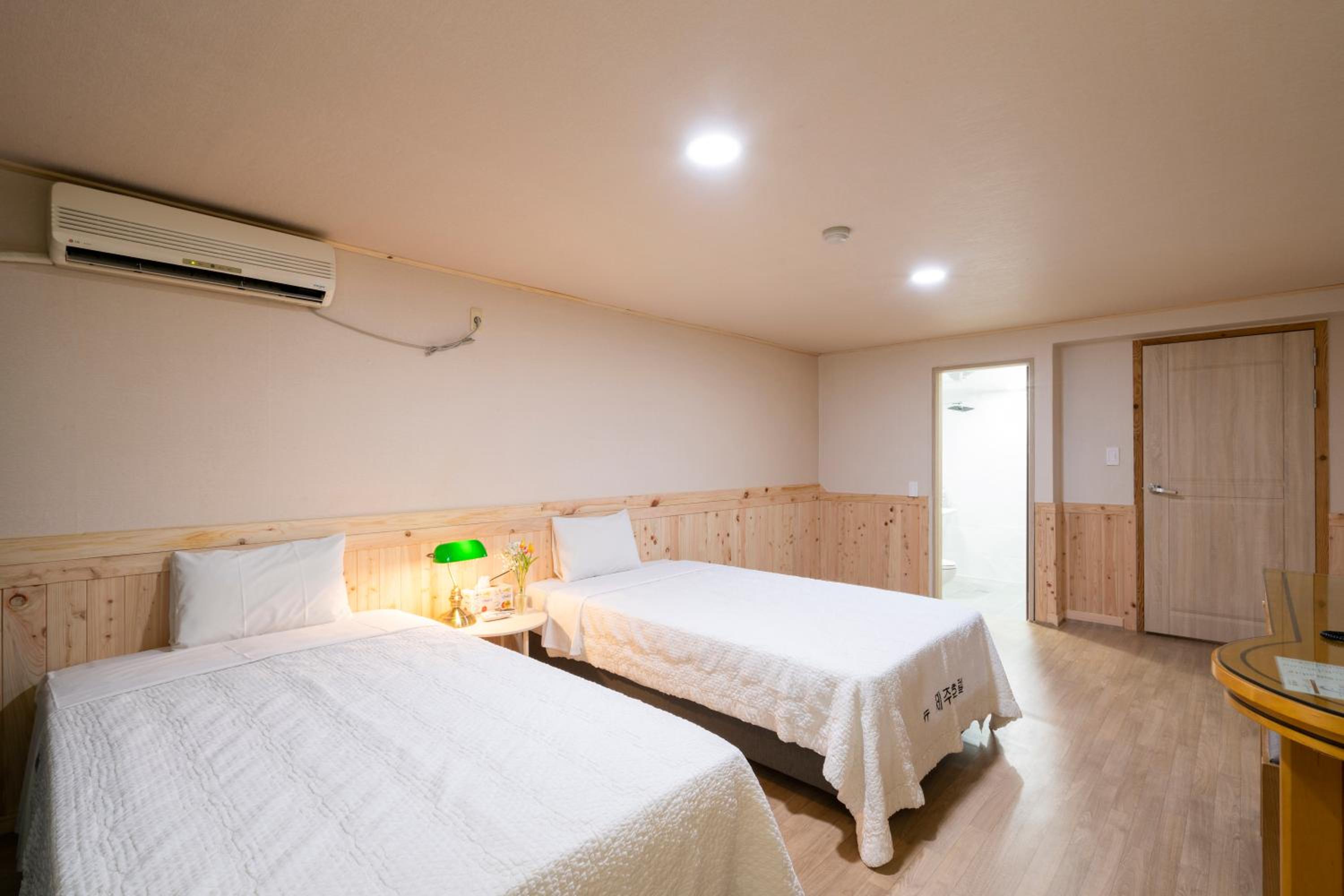 Twin Room - Photo 4