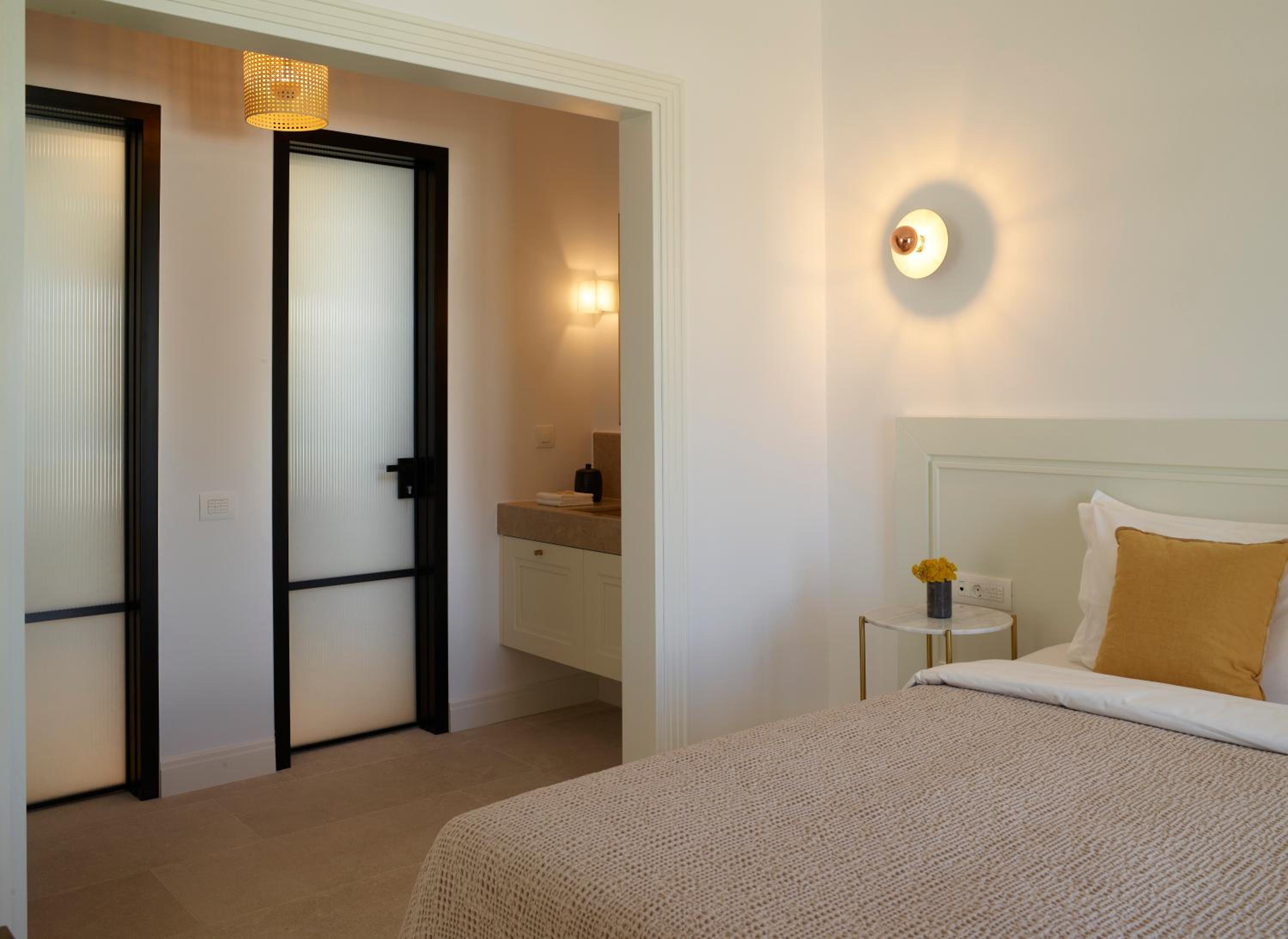 Bonzoe One Bedroom Home with Private Heated Pool Sea View - Photo 3