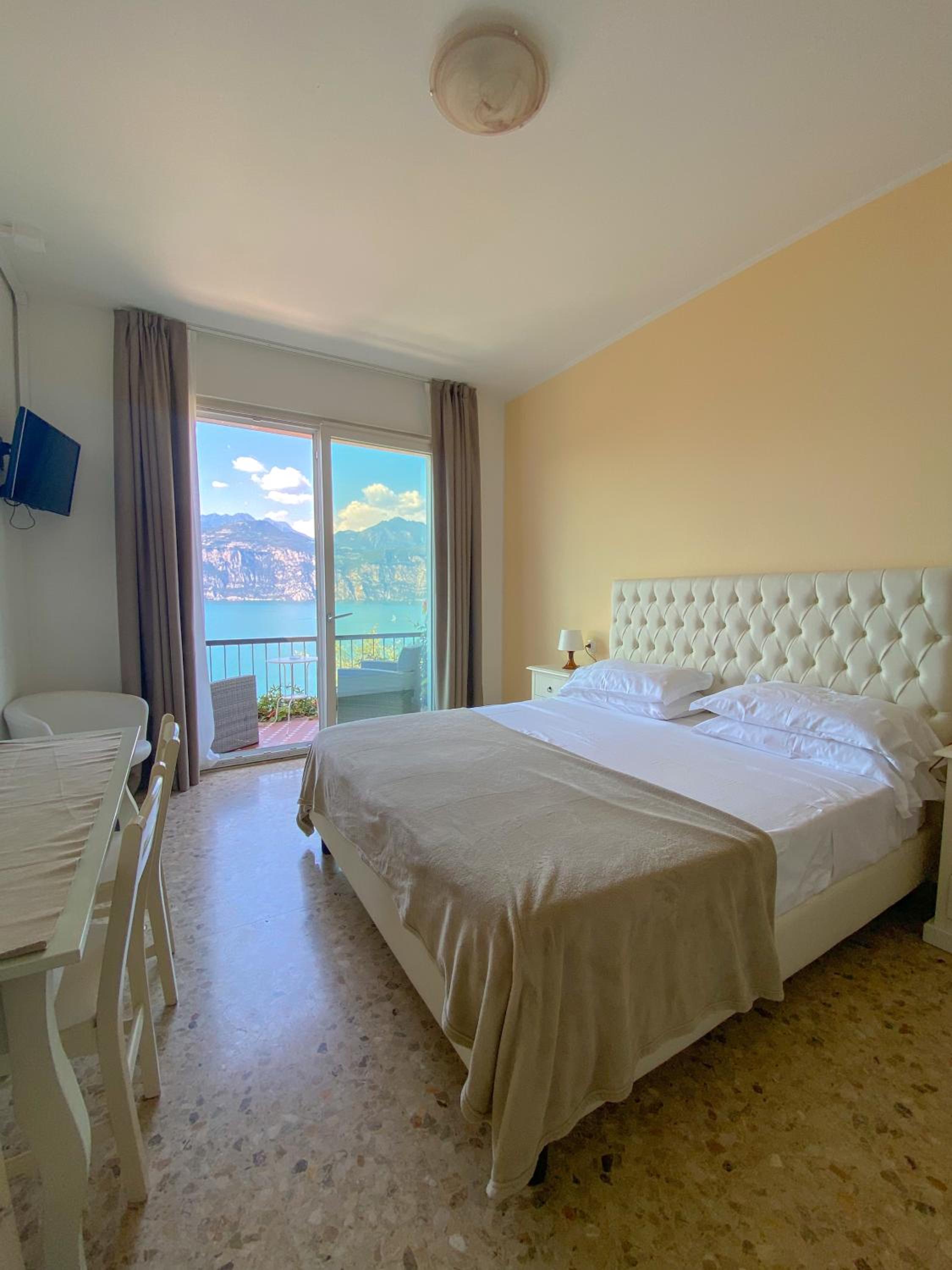 King Room with Lake View photo 1
