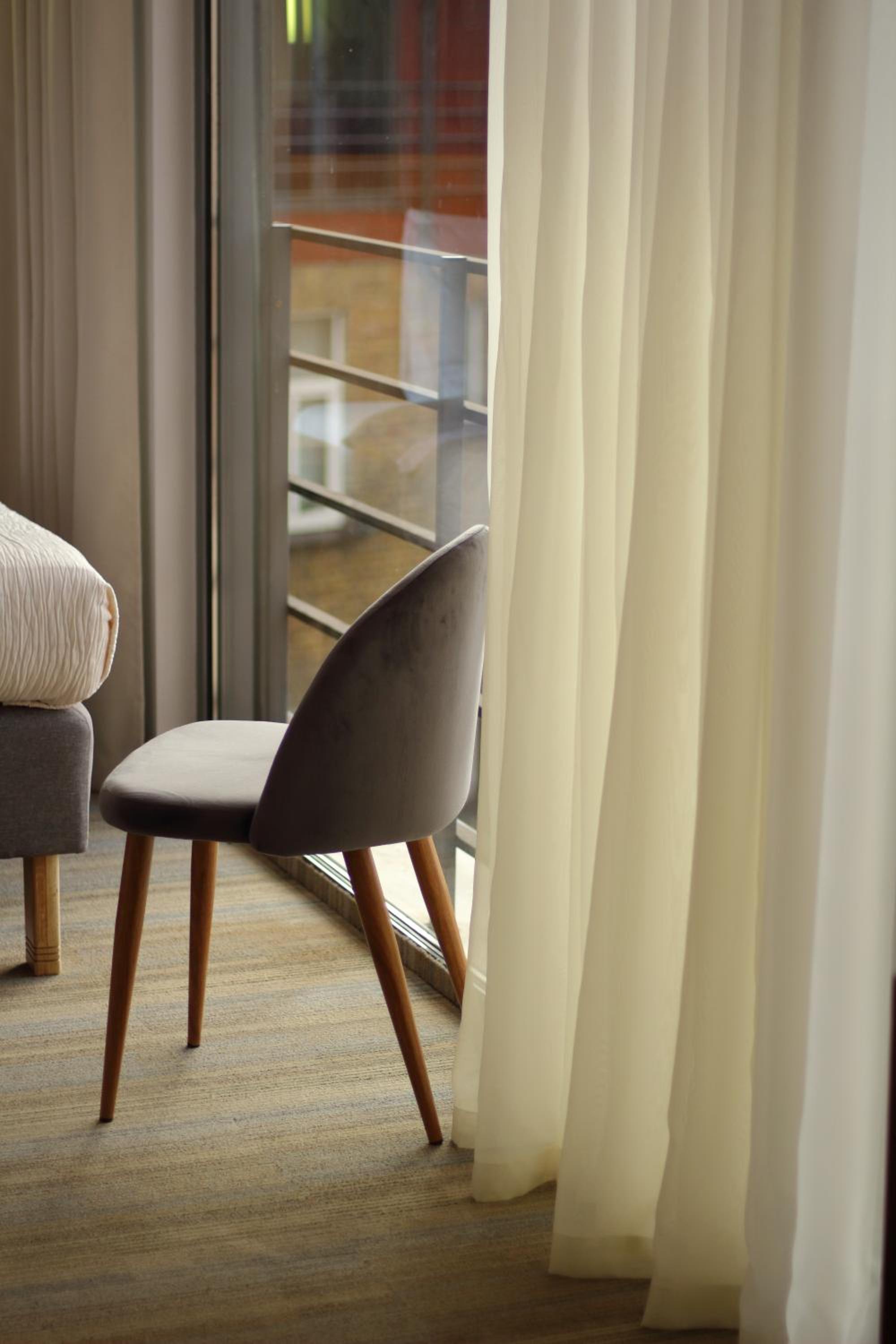 Business Double Room - Photo 16
