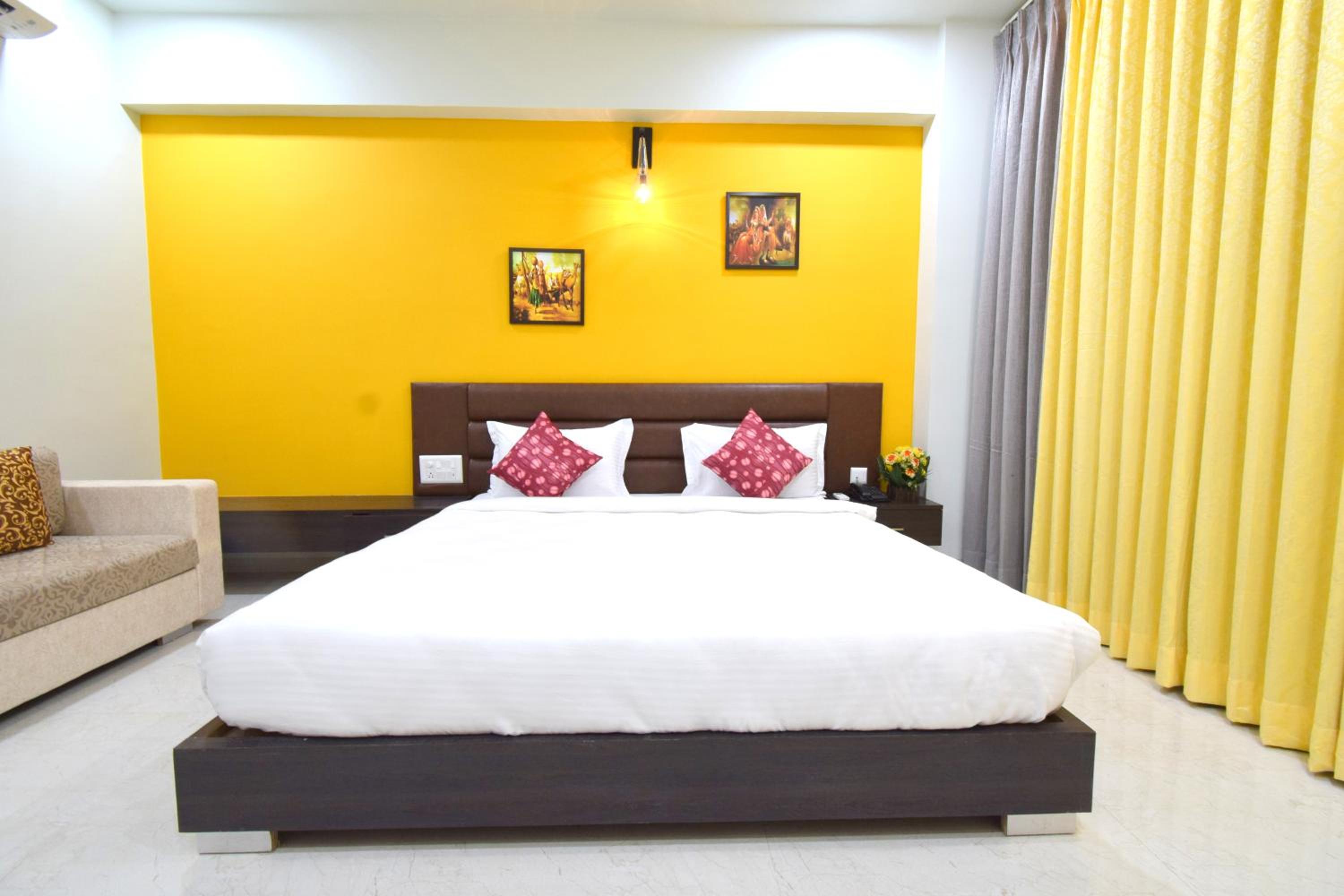 Deluxe King Room - Photo 27
