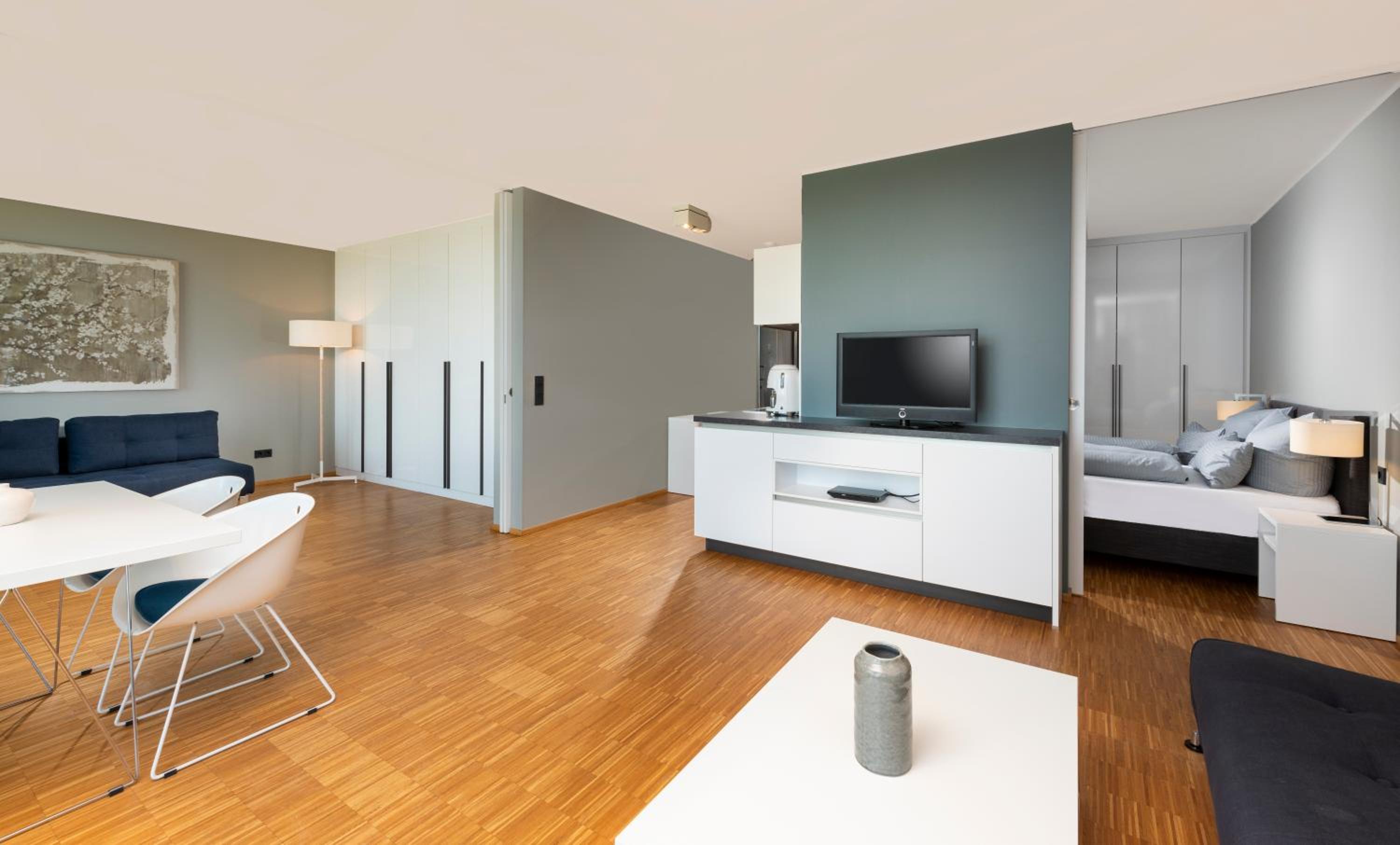 Panorama Apartment with Lake View photo 3