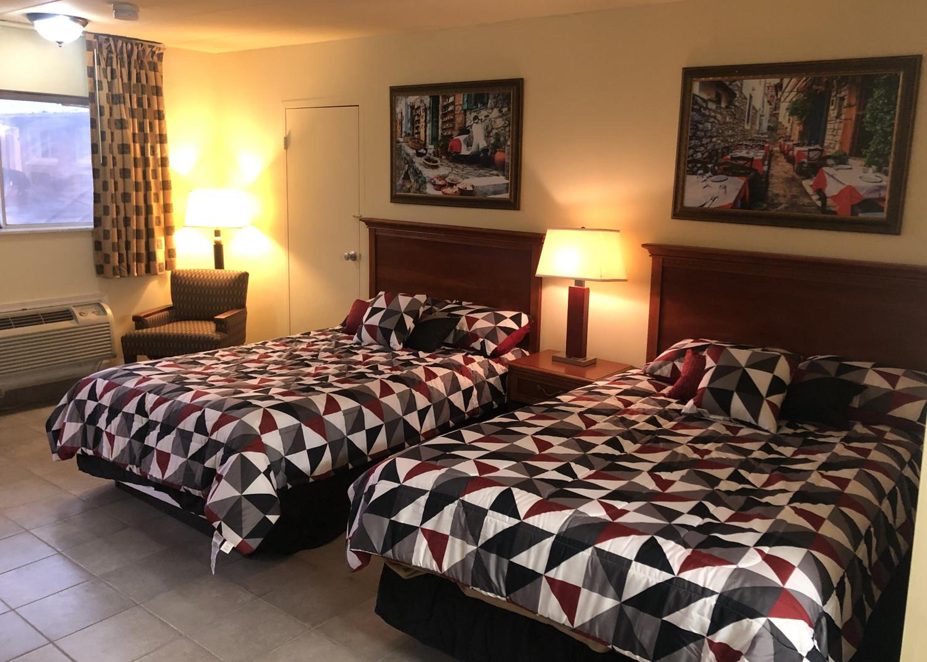 Double Room with Two Double Beds - Smoking - Photo 2
