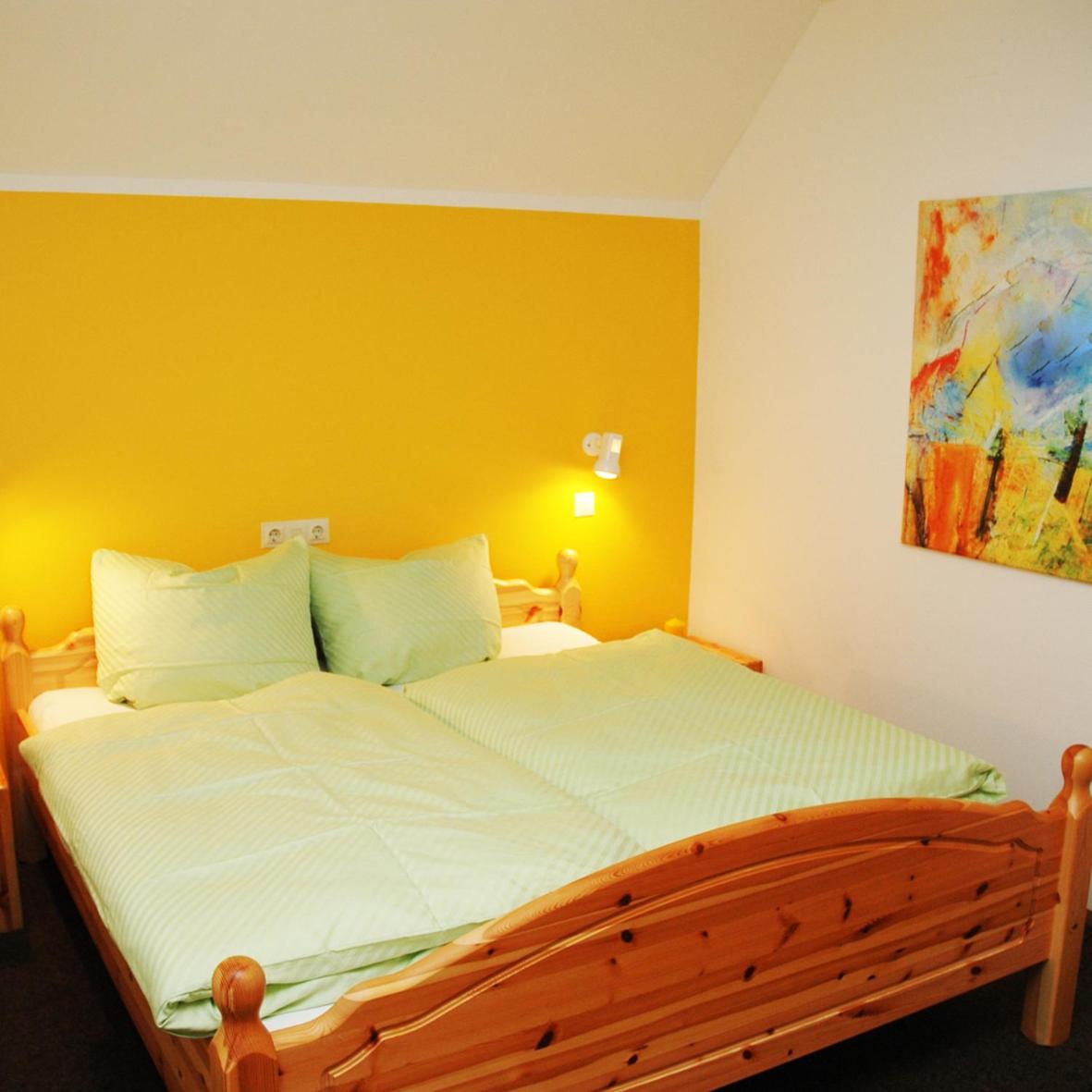 One-Bedroom Apartment with Balcony and Mountain View   photo 3
