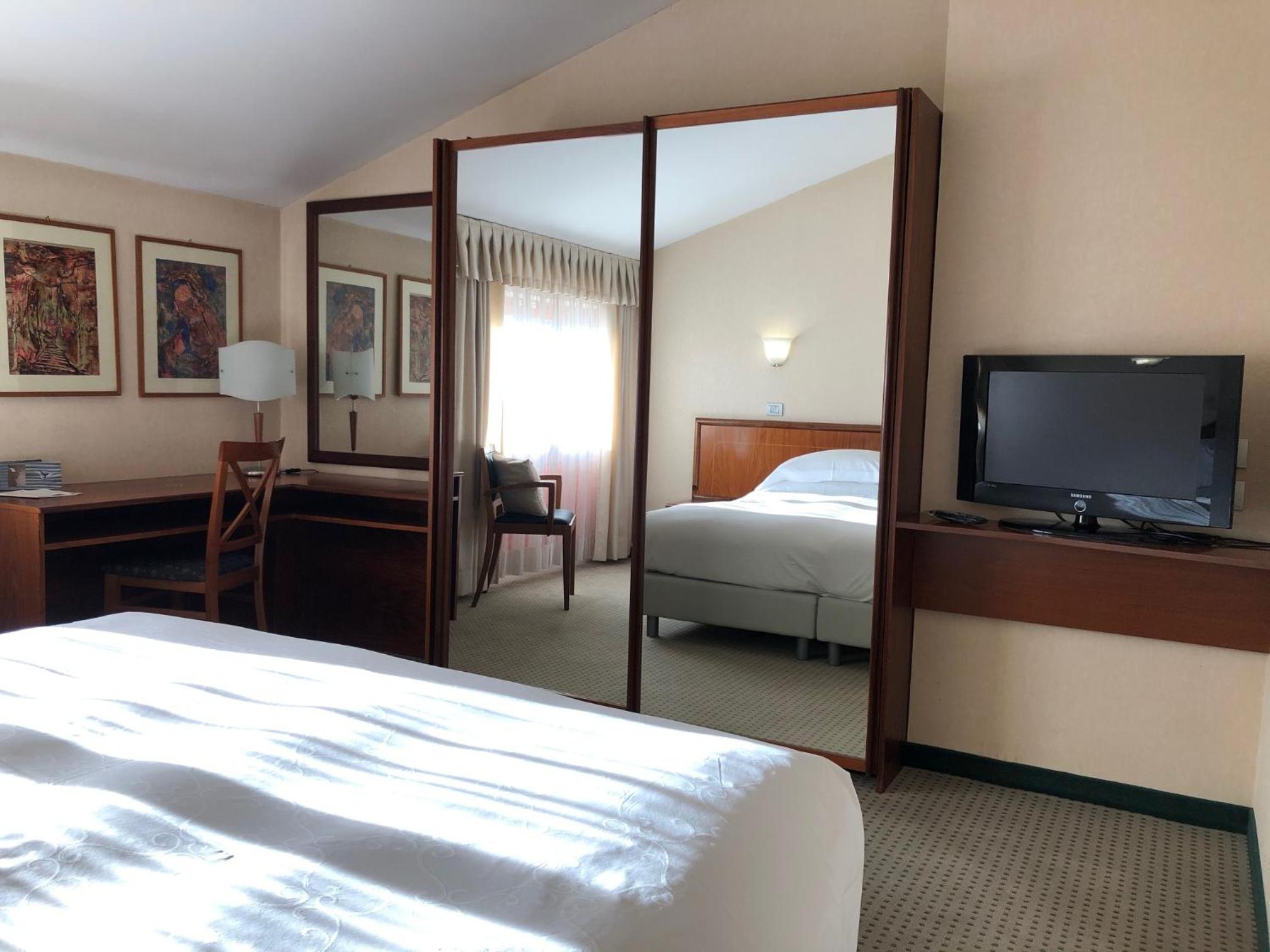 Double or Twin Room - Photo 2