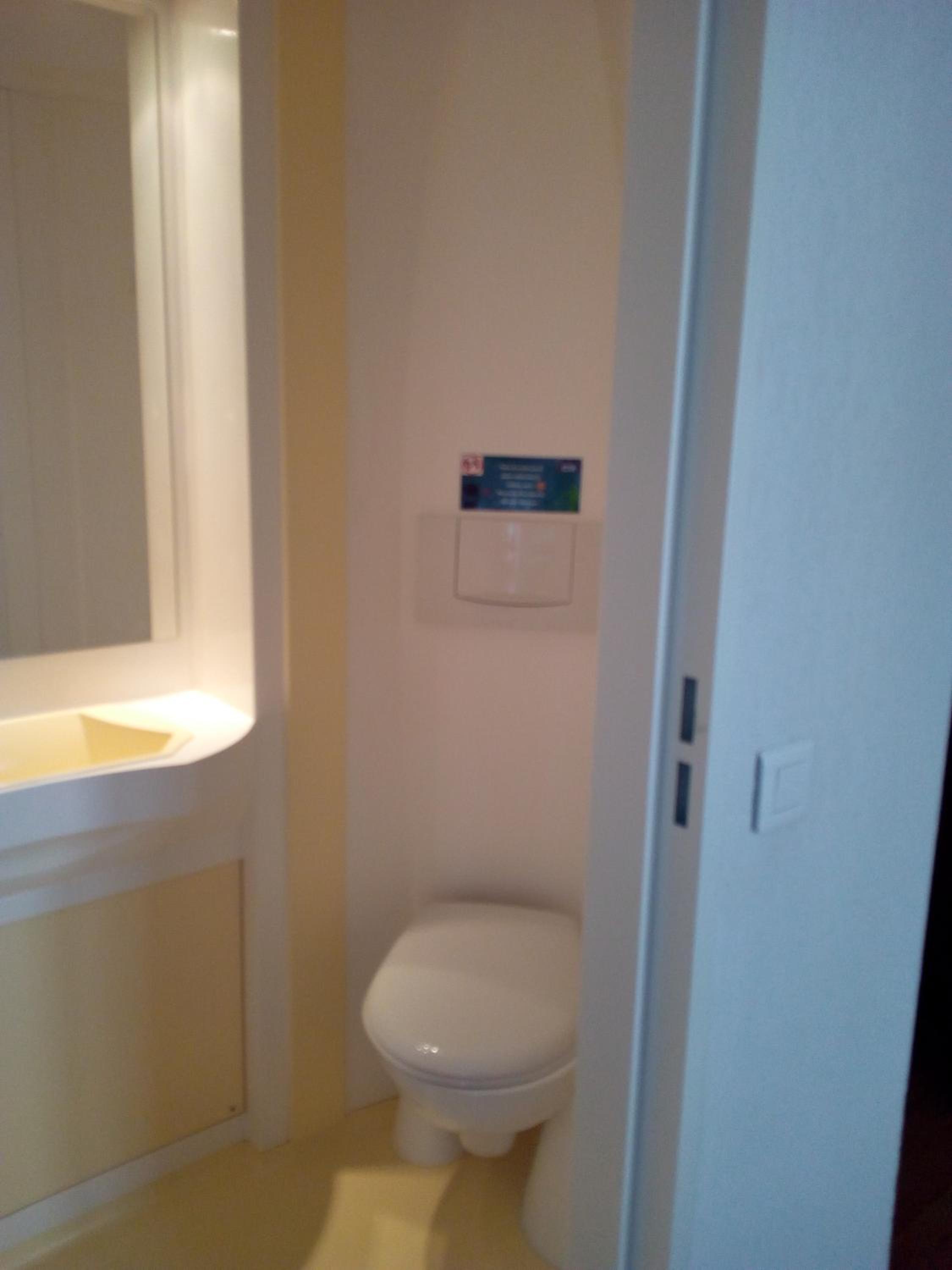 Family Room with Private Bathroom - Photo 8