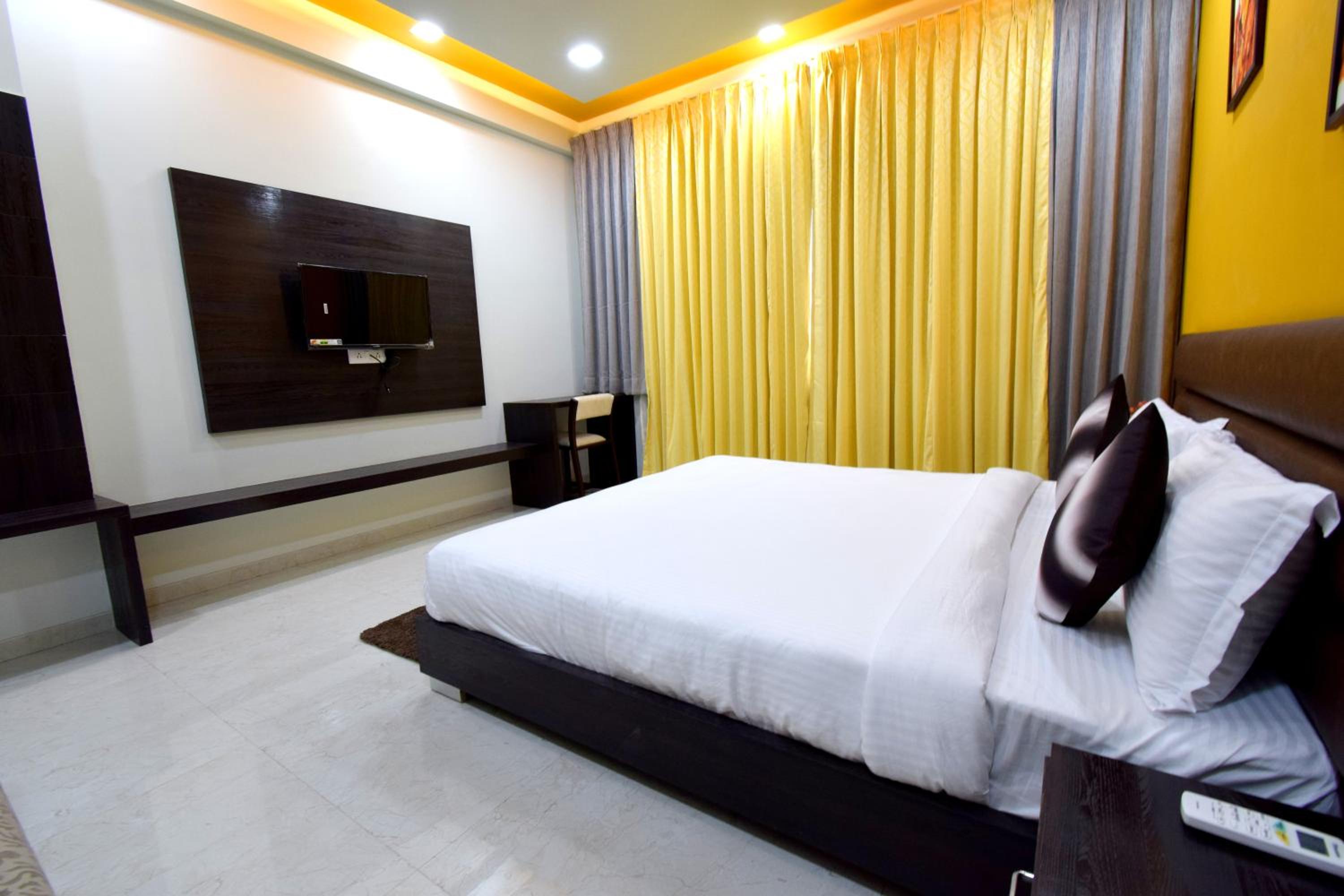Deluxe King Room - Photo 5