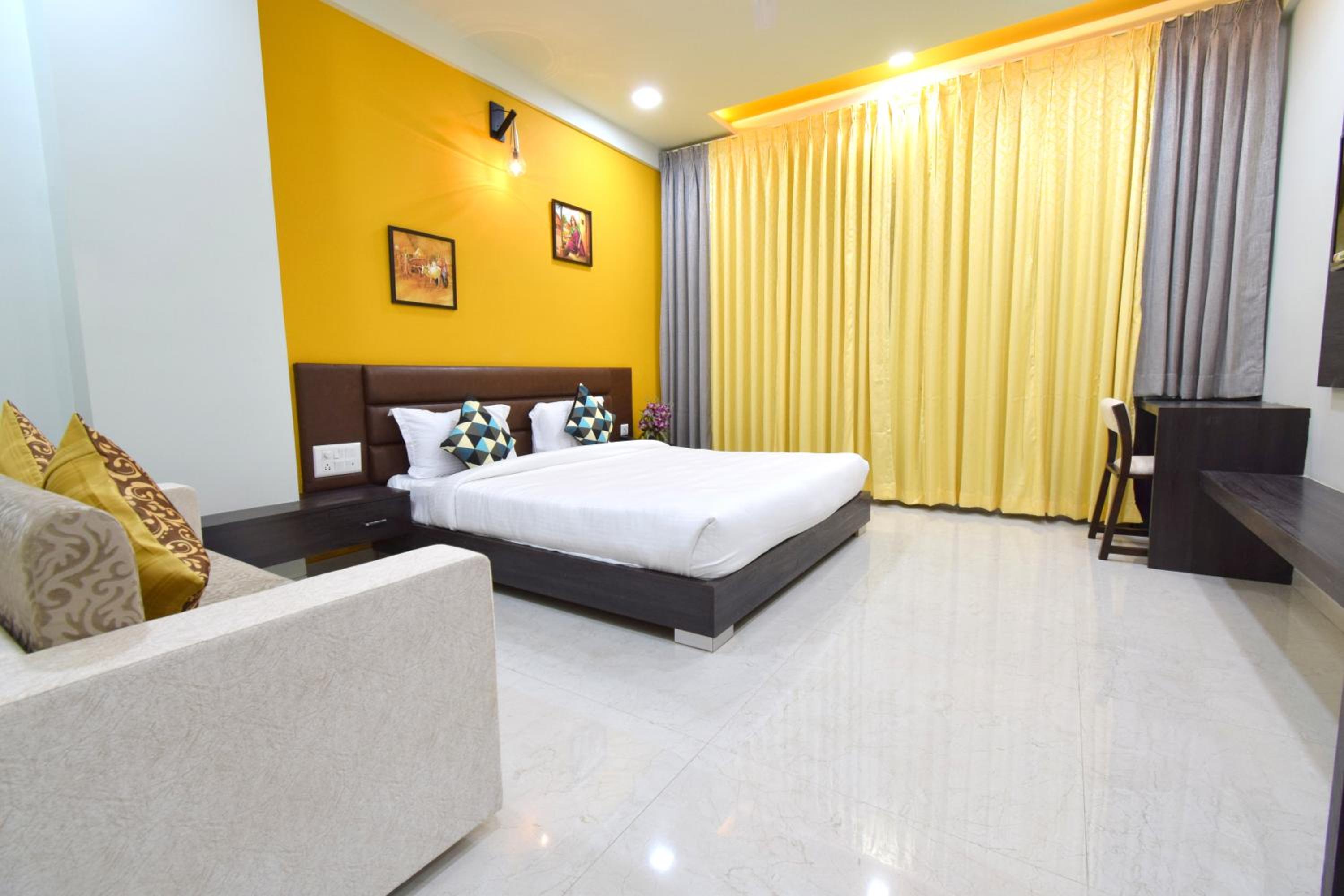 Deluxe King Room - Photo 59