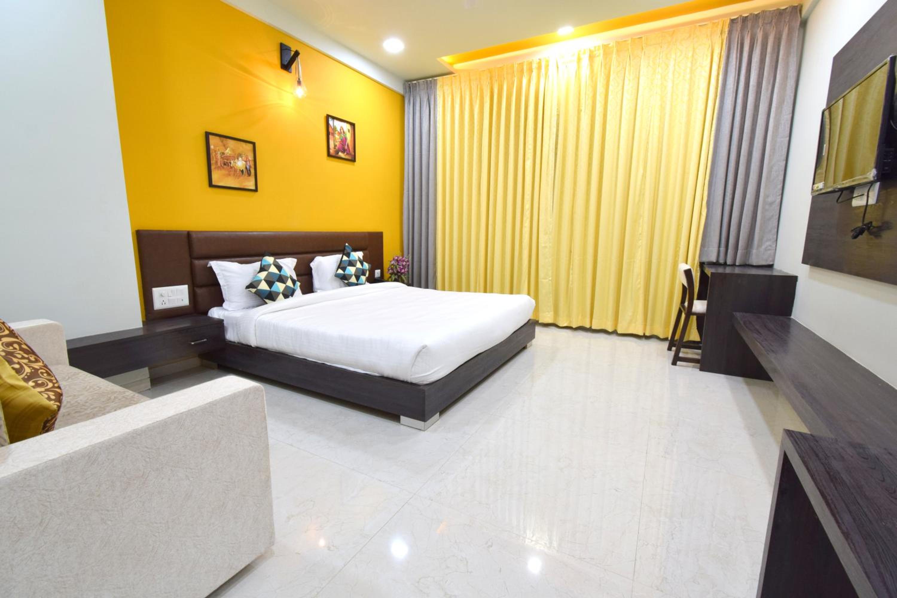 Deluxe King Room - Photo 58