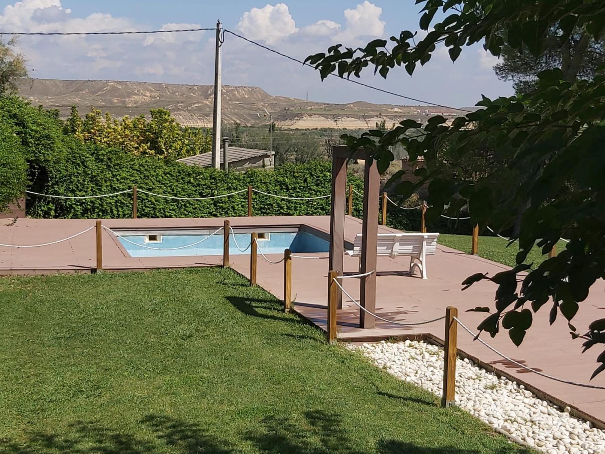 Six-Bedroom House - Photo 41