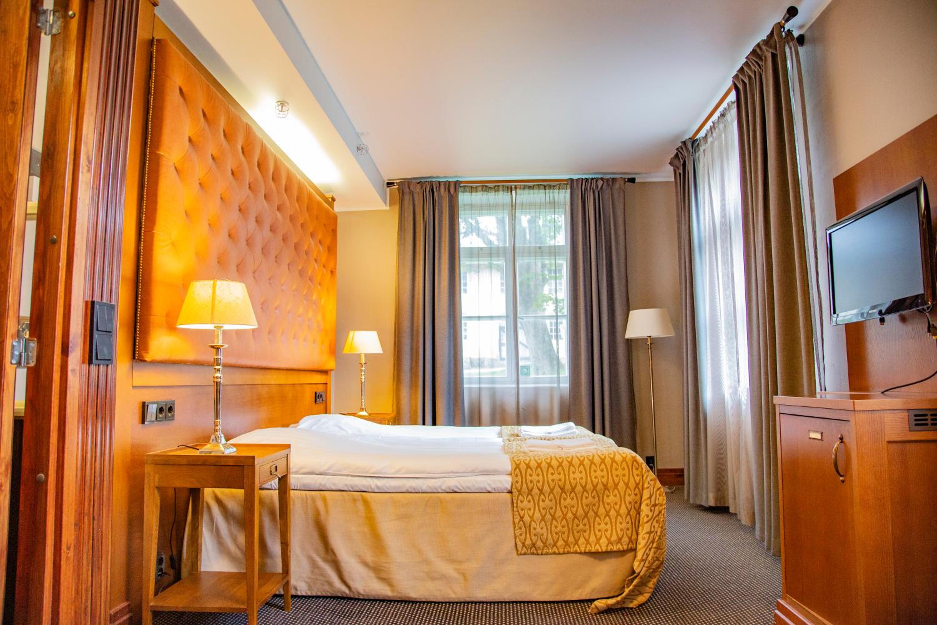 Deluxe Room - Photo 3