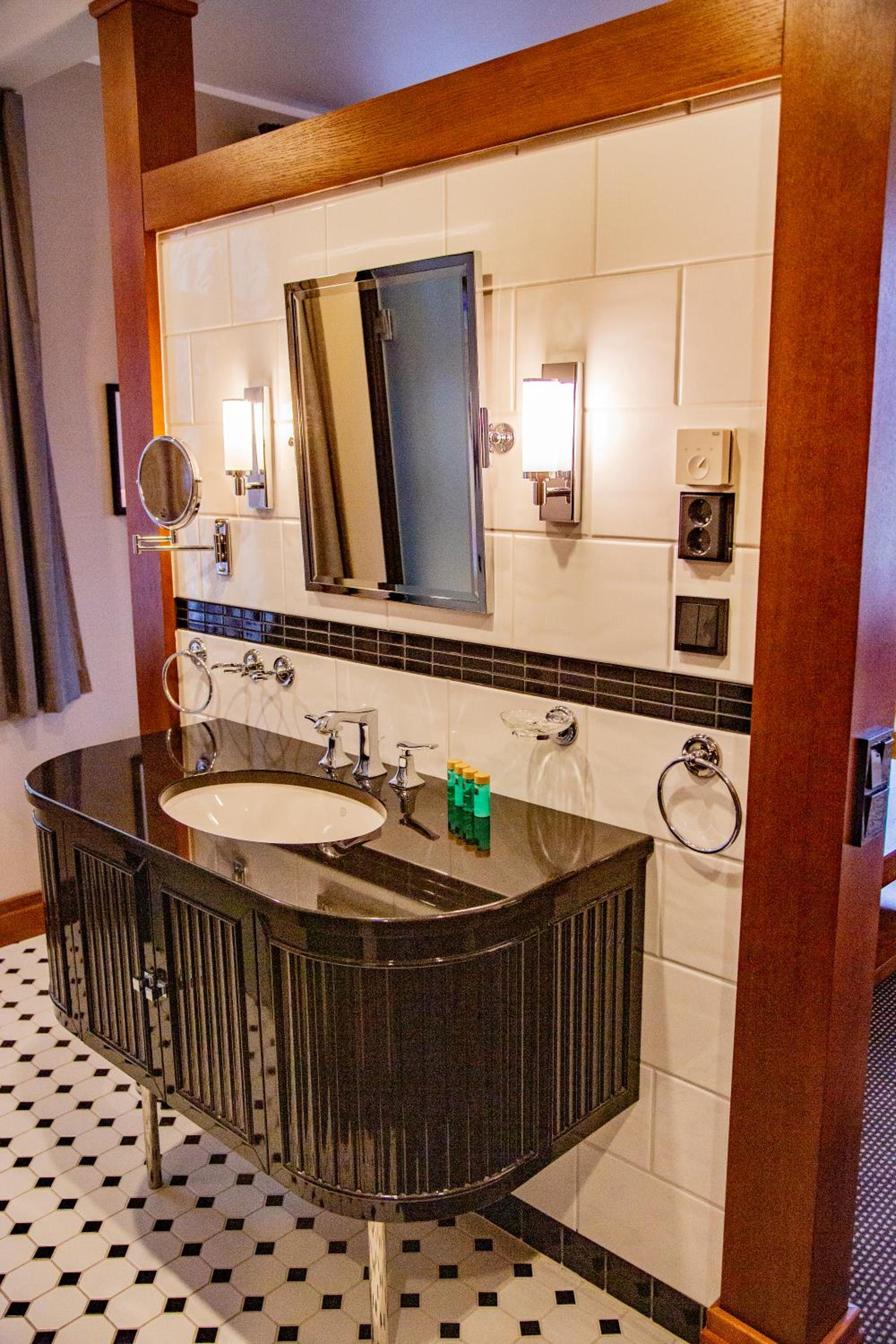 Deluxe Room - Photo 4