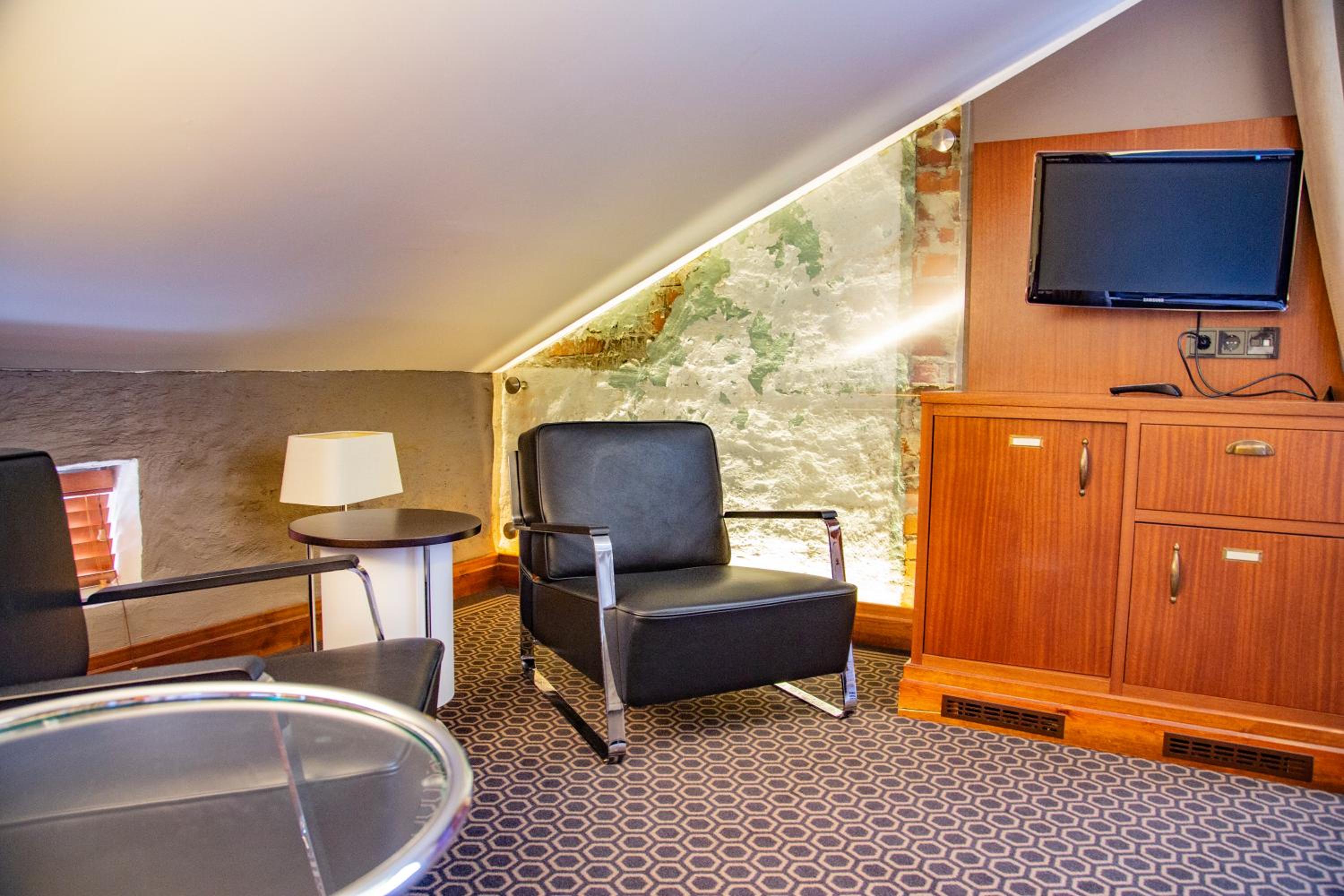 Deluxe Suite - Photo 4