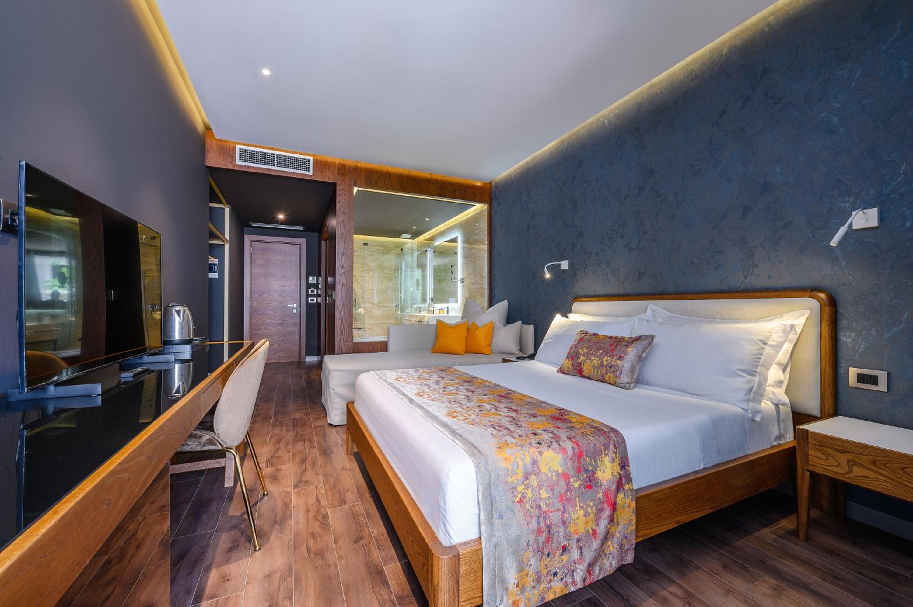Premium Triple Room With Balcony