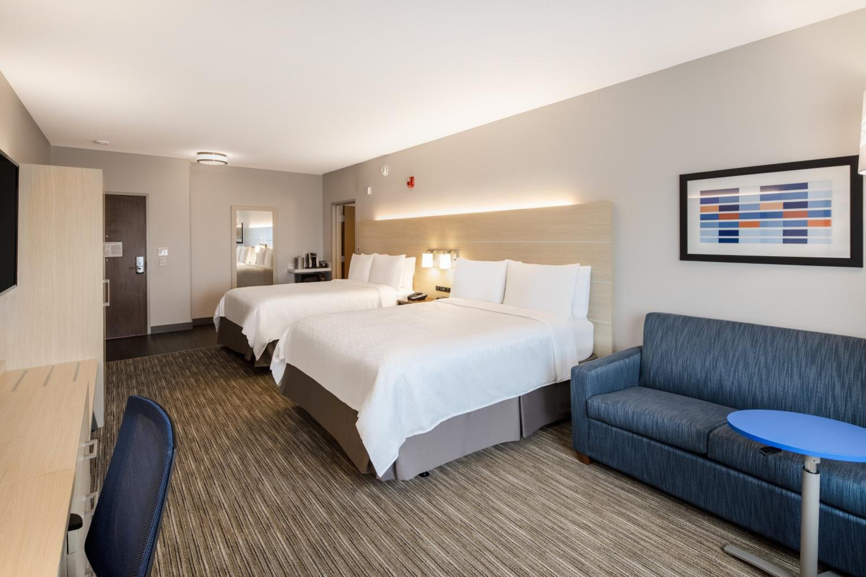 Queen Suite with Two Queen Beds Hearing Accessible Bathtub - Non-Smoking - Photo 1