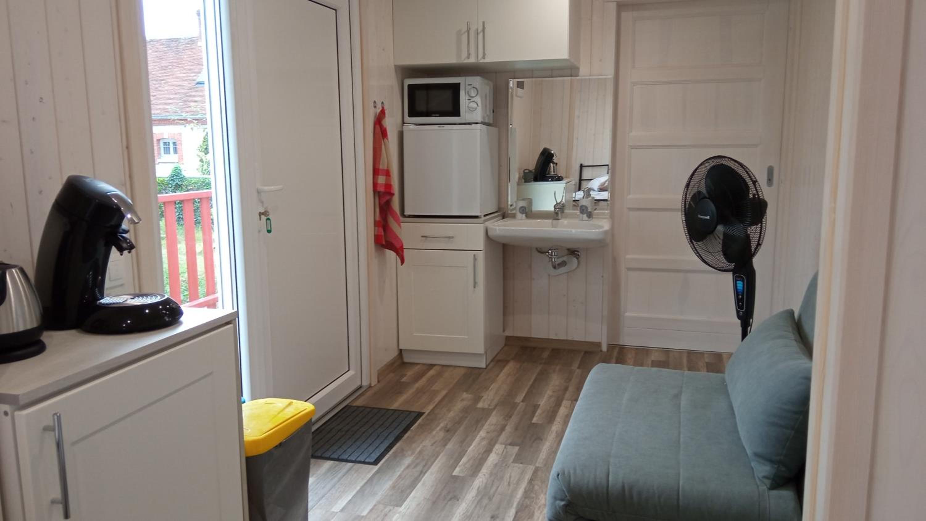 Family Room - Photo 8