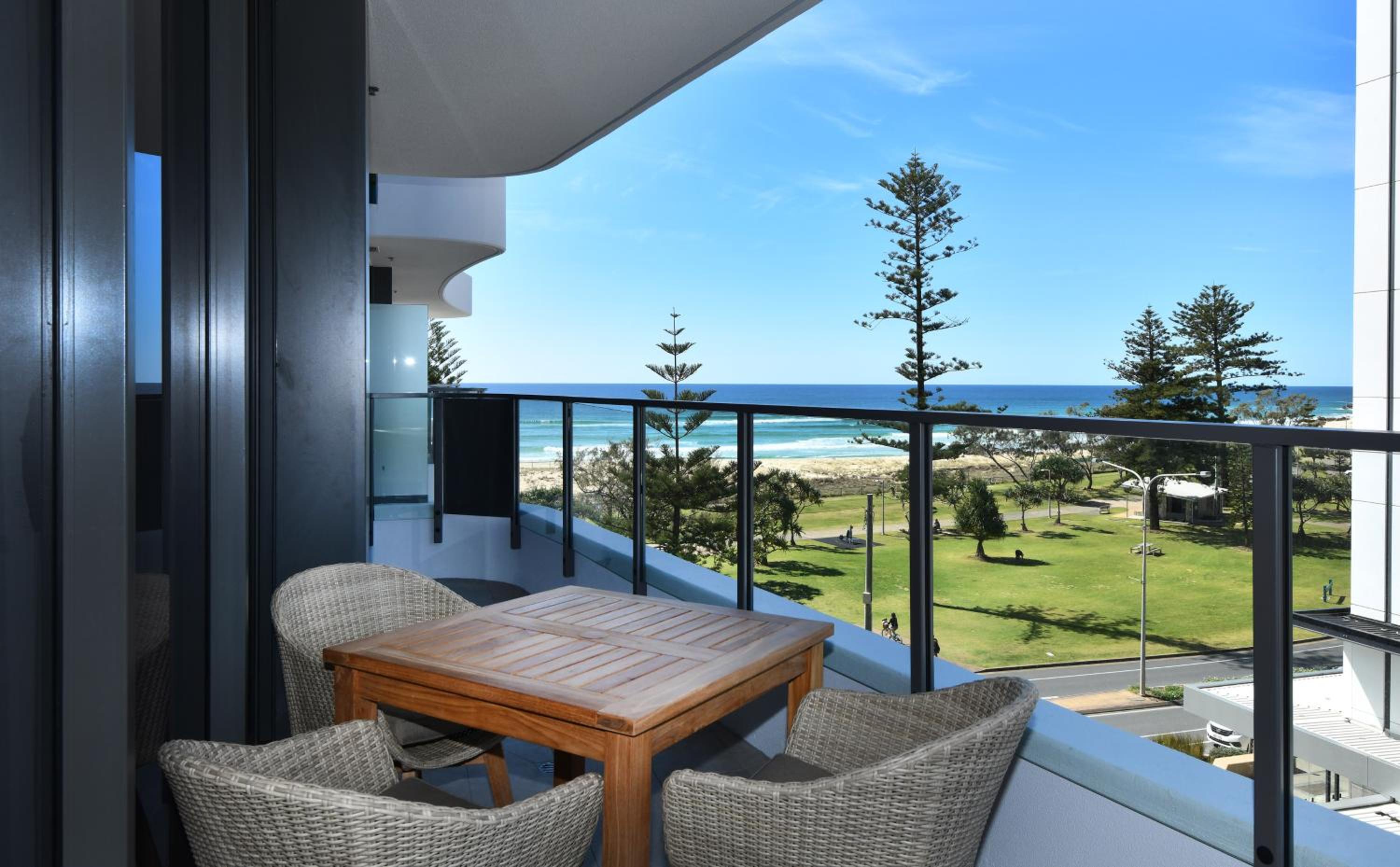 2 Bedroom Boutique Ocean View - Photo 2
