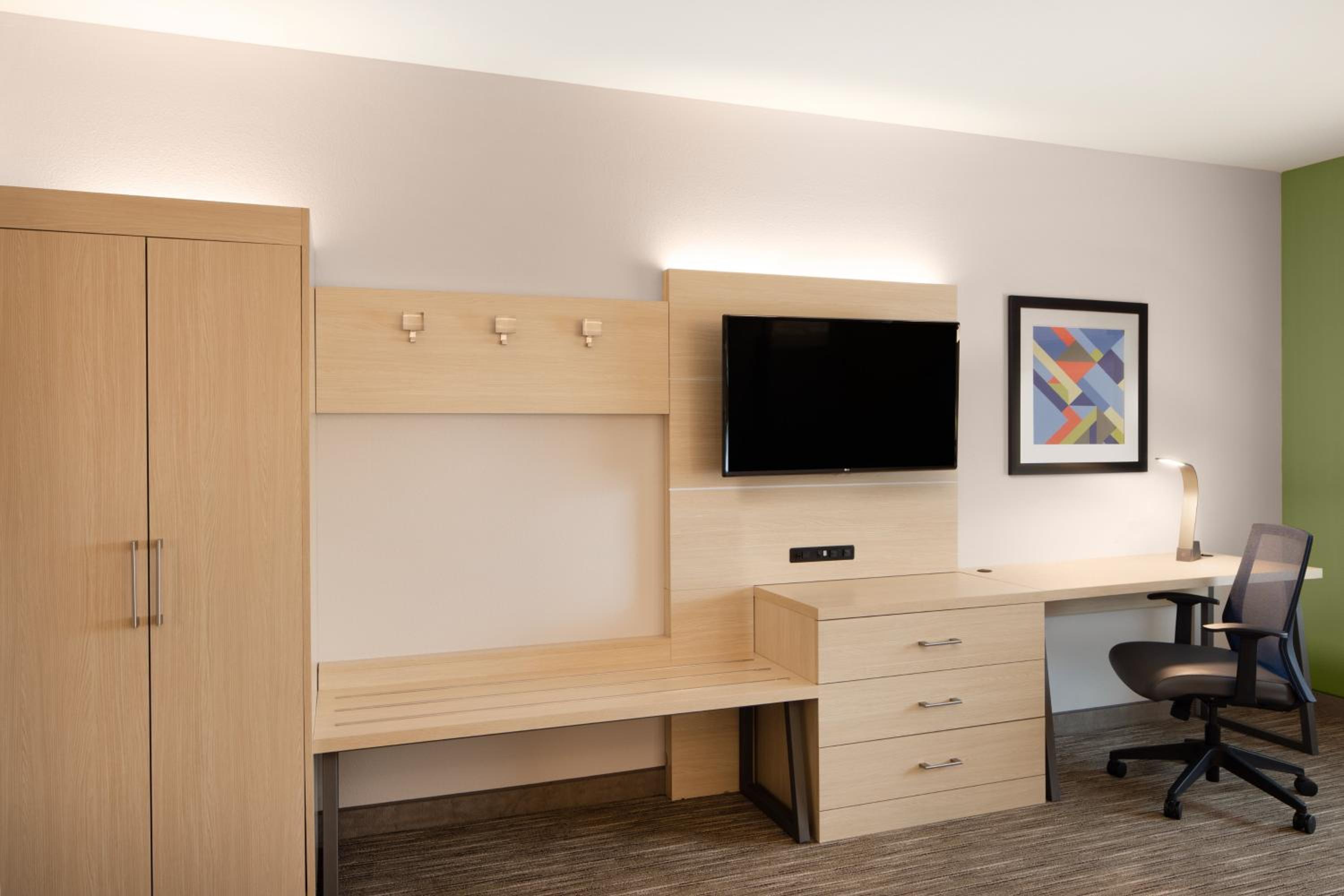 Standard King Room - Photo 3