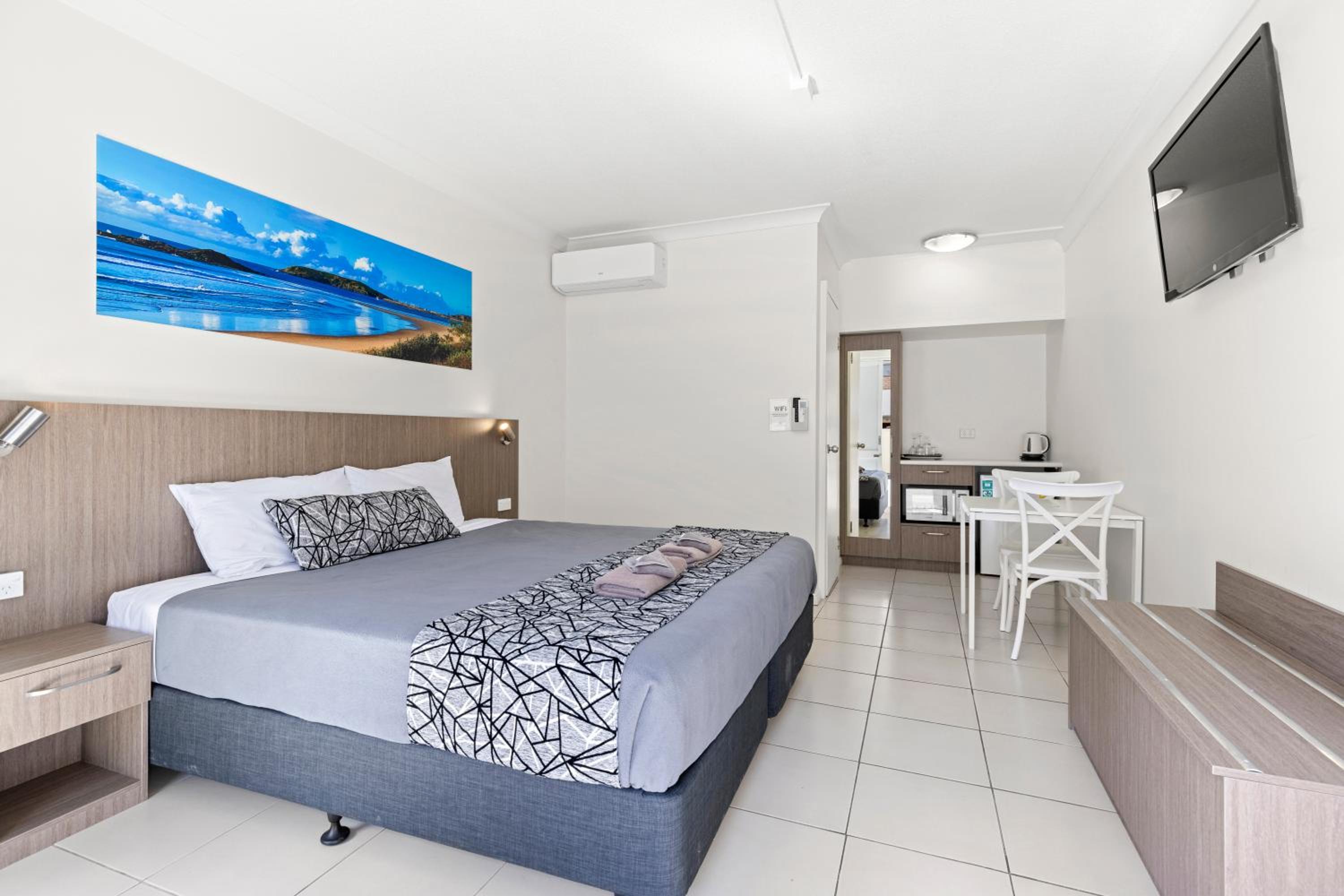 Standard King Room photo 3