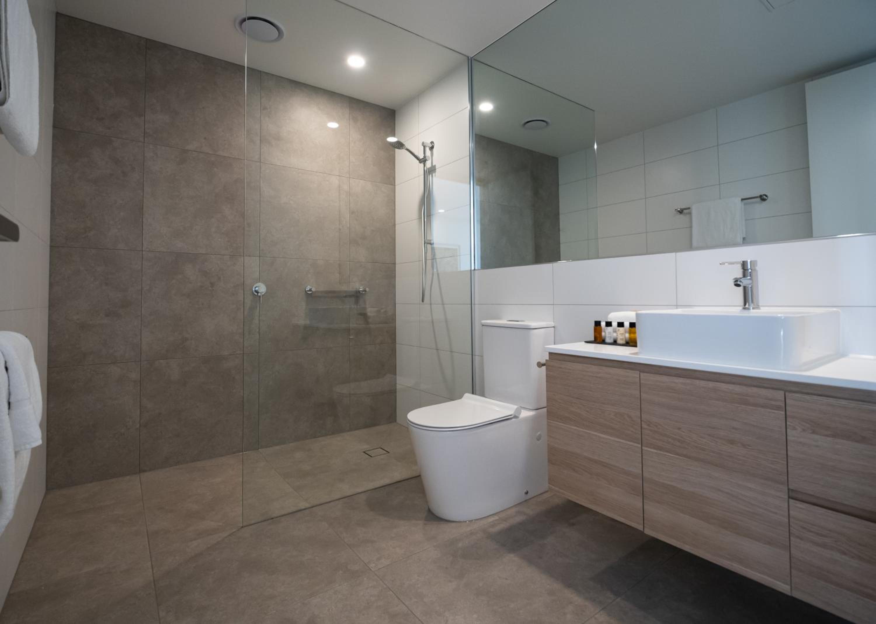 Two-Bedroom Suite - Photo 3