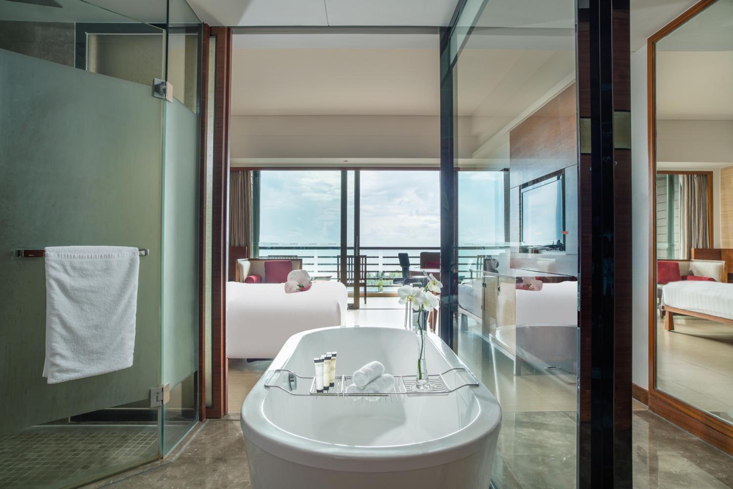 Deluxe Ocean View King - Photo 2