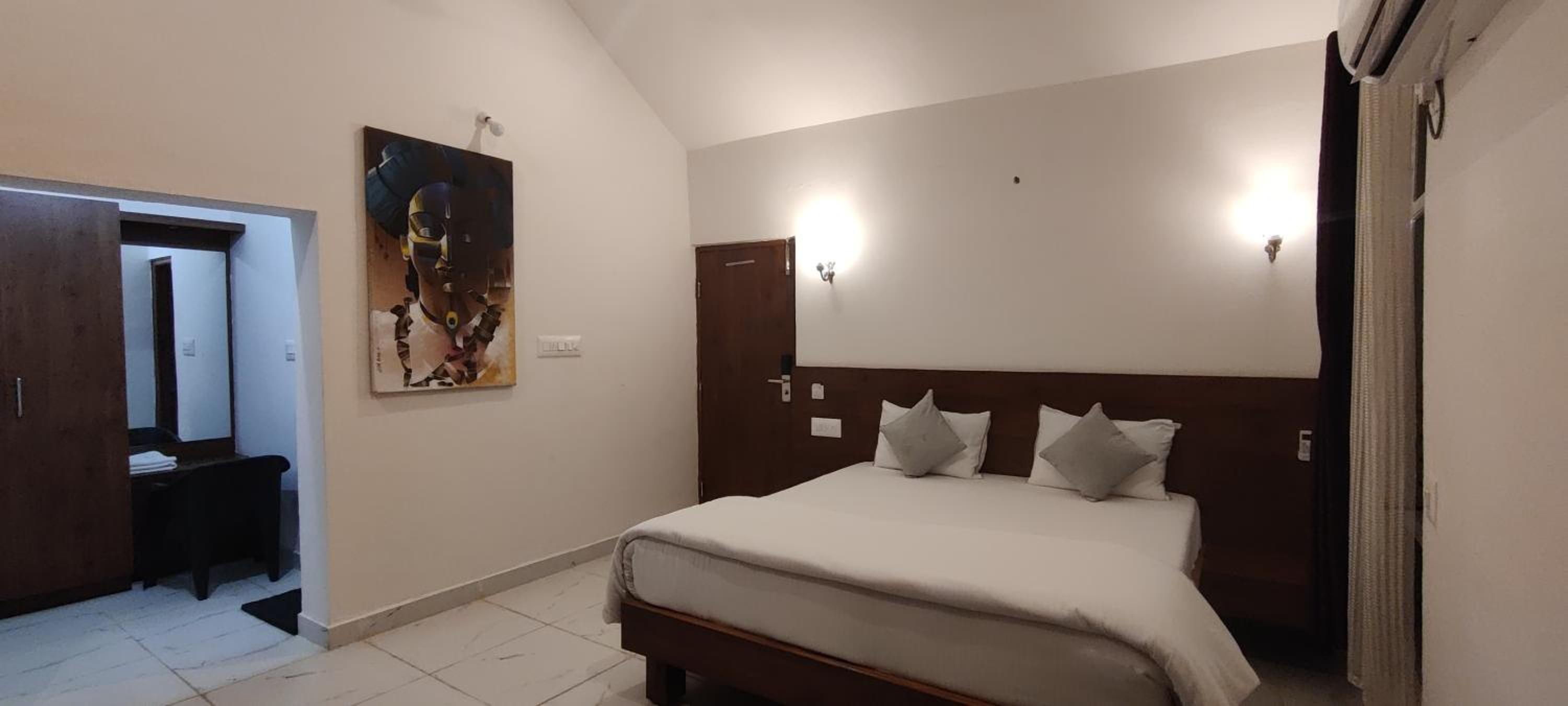 Superior King Room - Photo 7