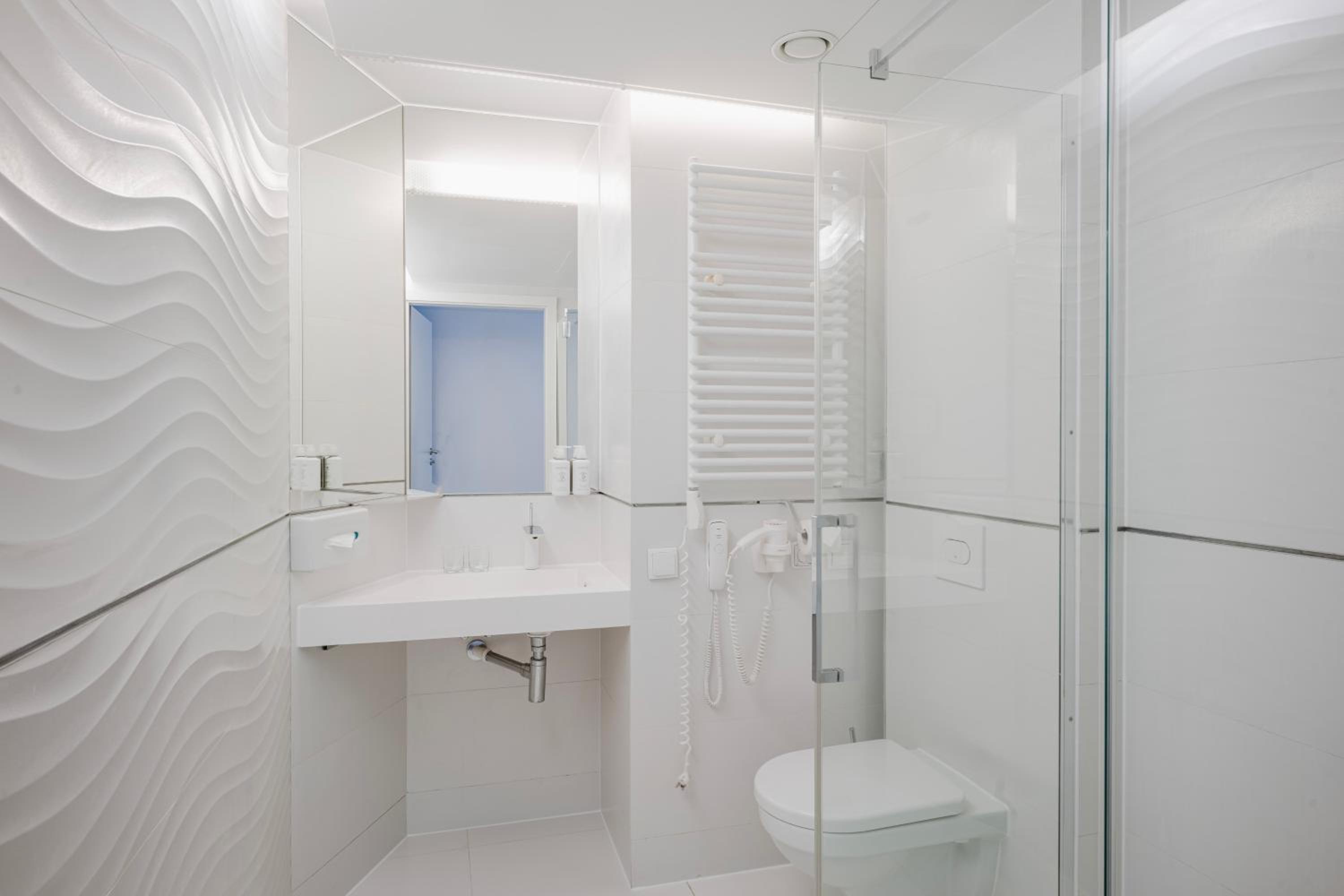 Deluxe Apartment with side sea view - Photo 8