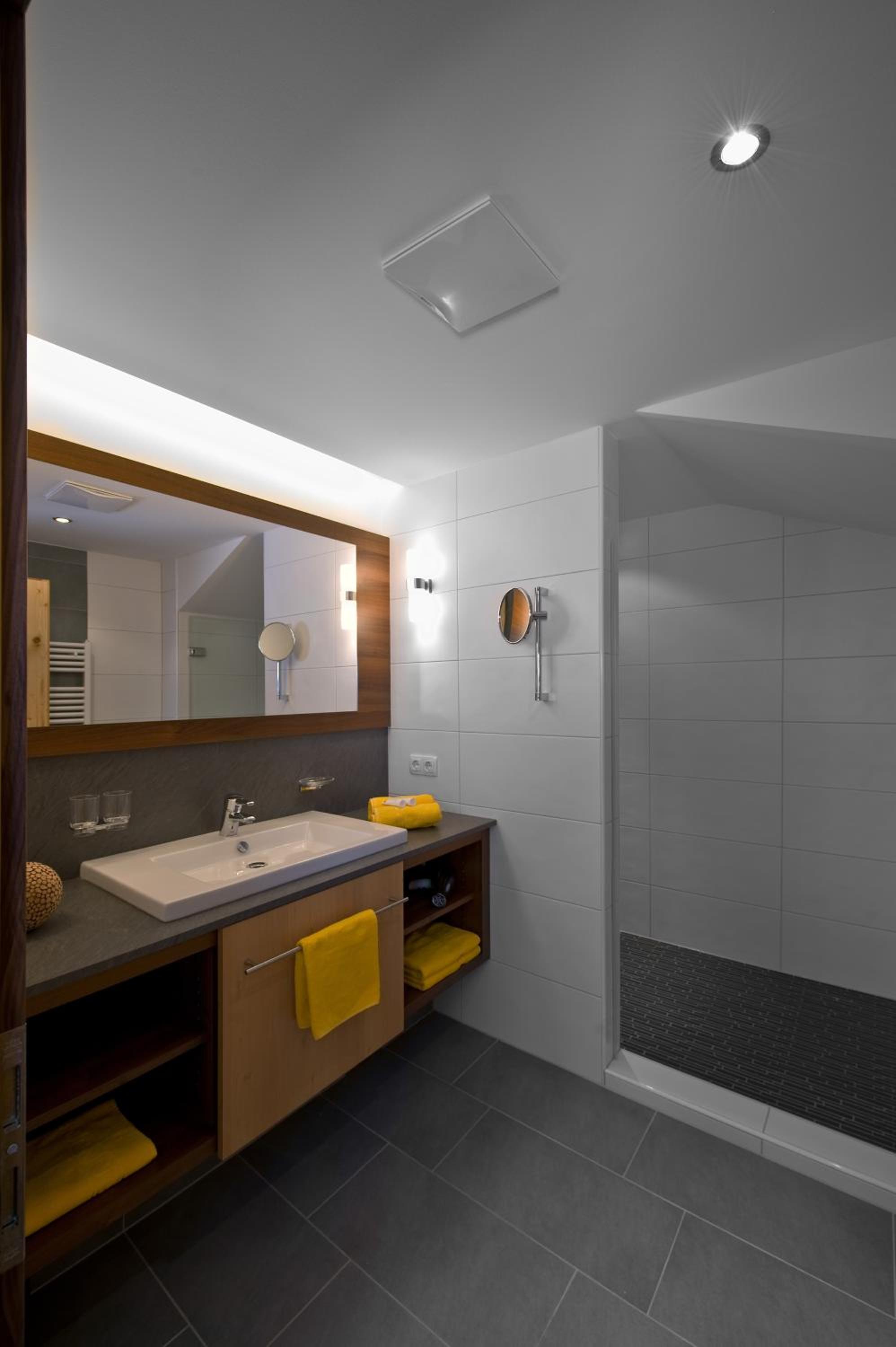 Two-Bedroom Apartment with Balcony - Top 5 photo 2
