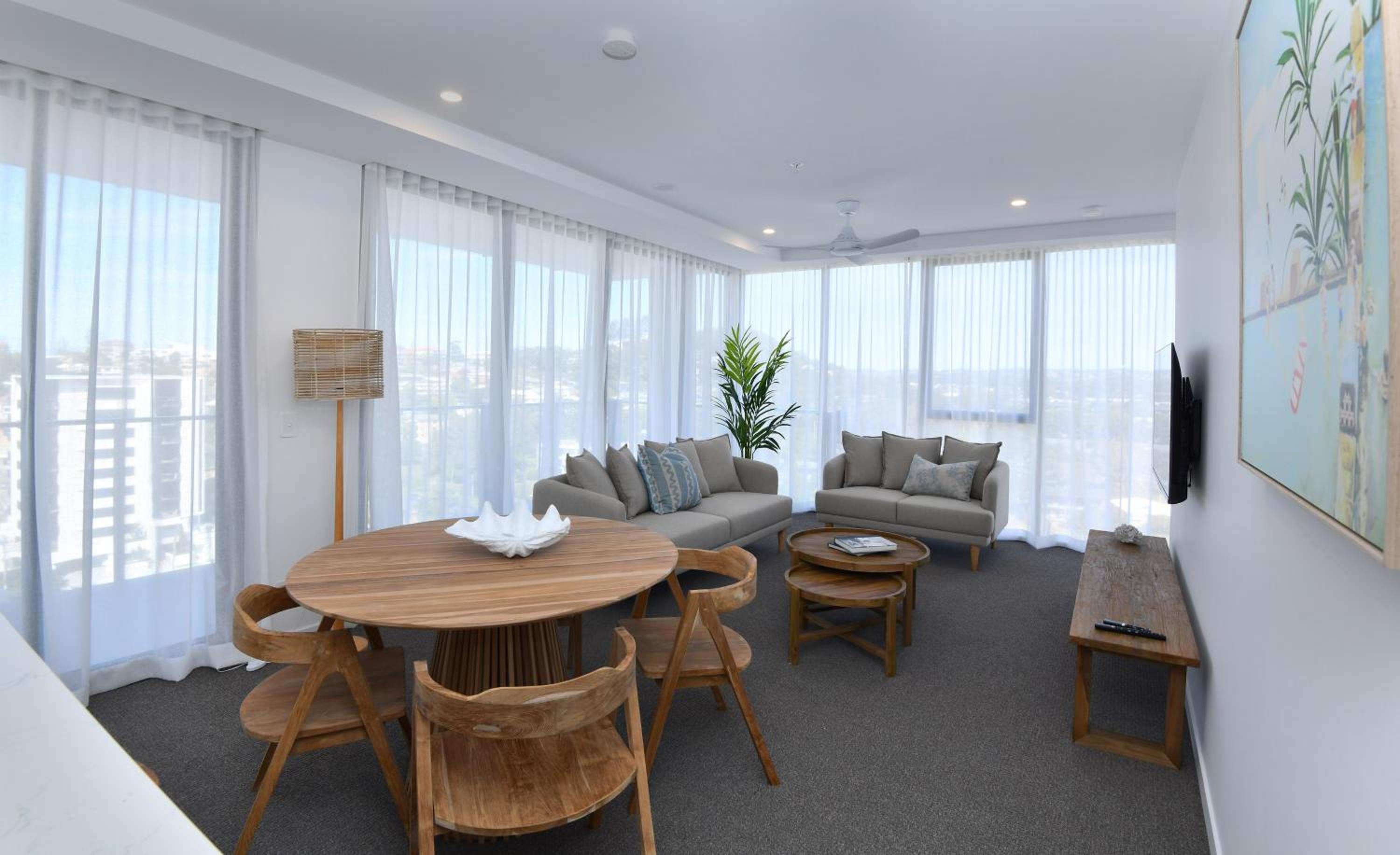 2 Bedroom Panoramic High Apartment - Photo 7