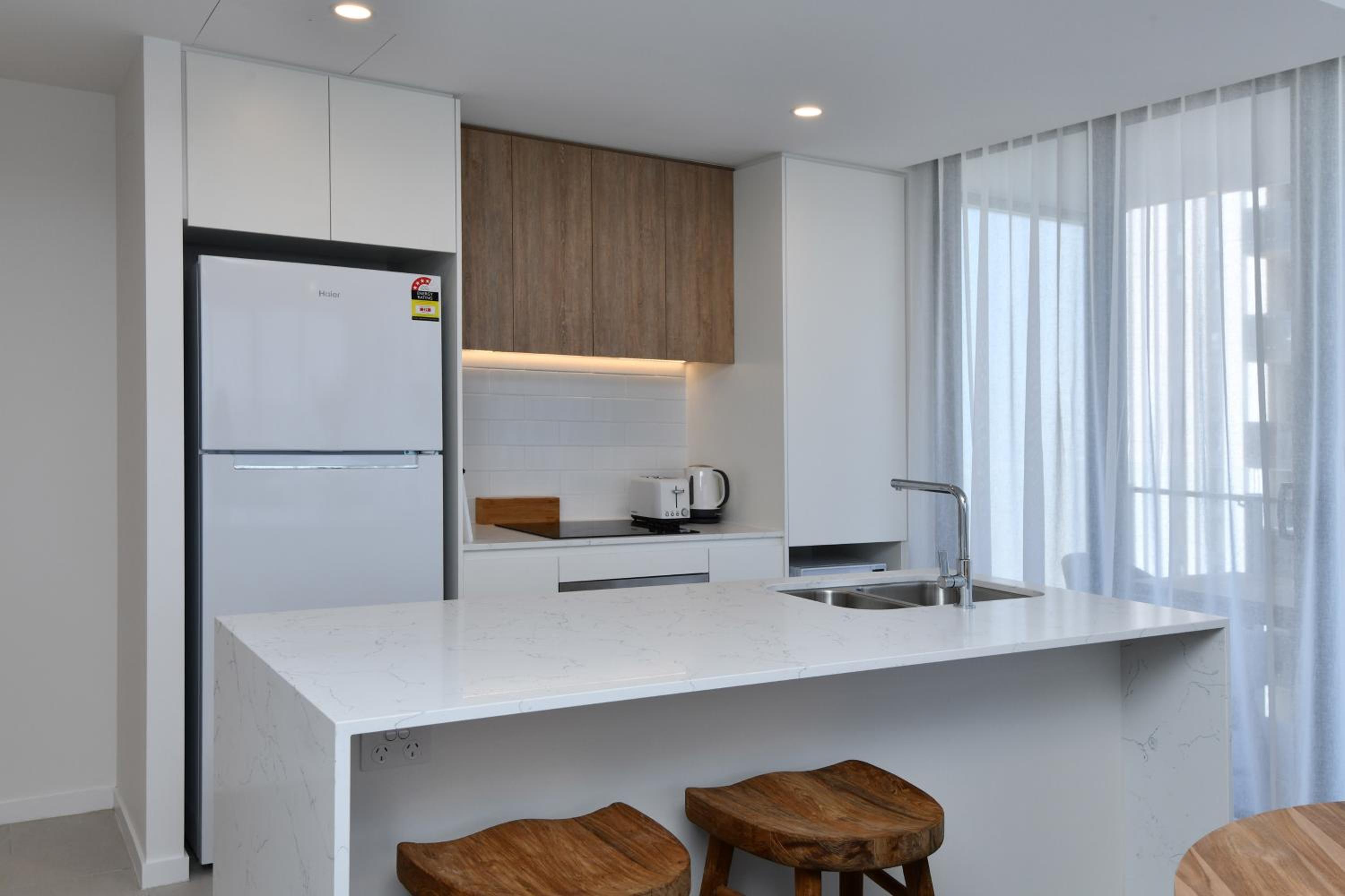 2 Bedroom Panoramic High Apartment - Photo 5